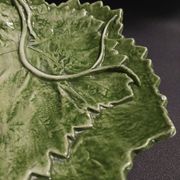 Assiette barbotine feuille Portugal seconde moitié XXème