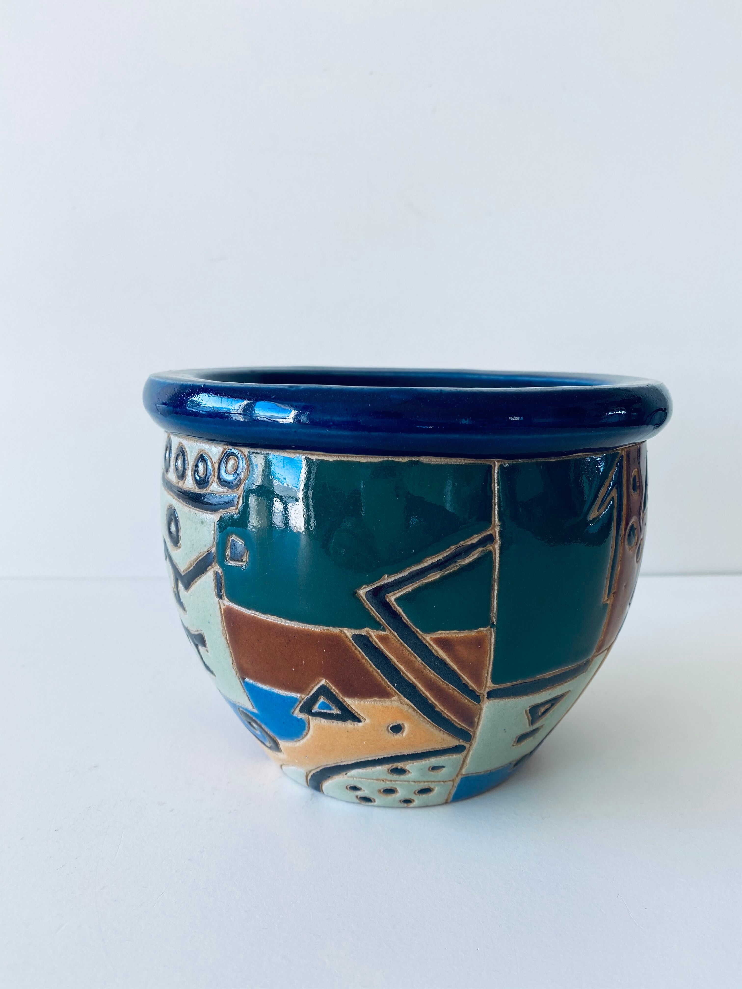 Hide ethnic pot in earth