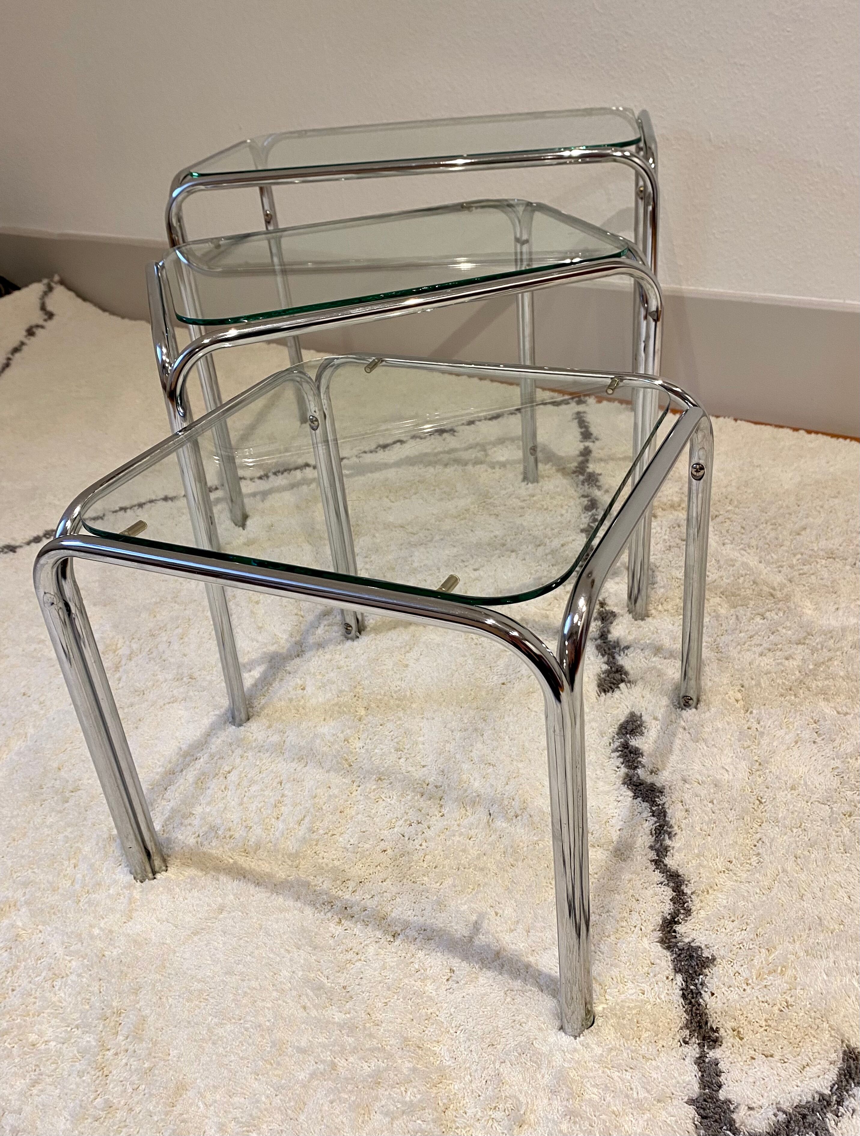 Vintage gigognes tables