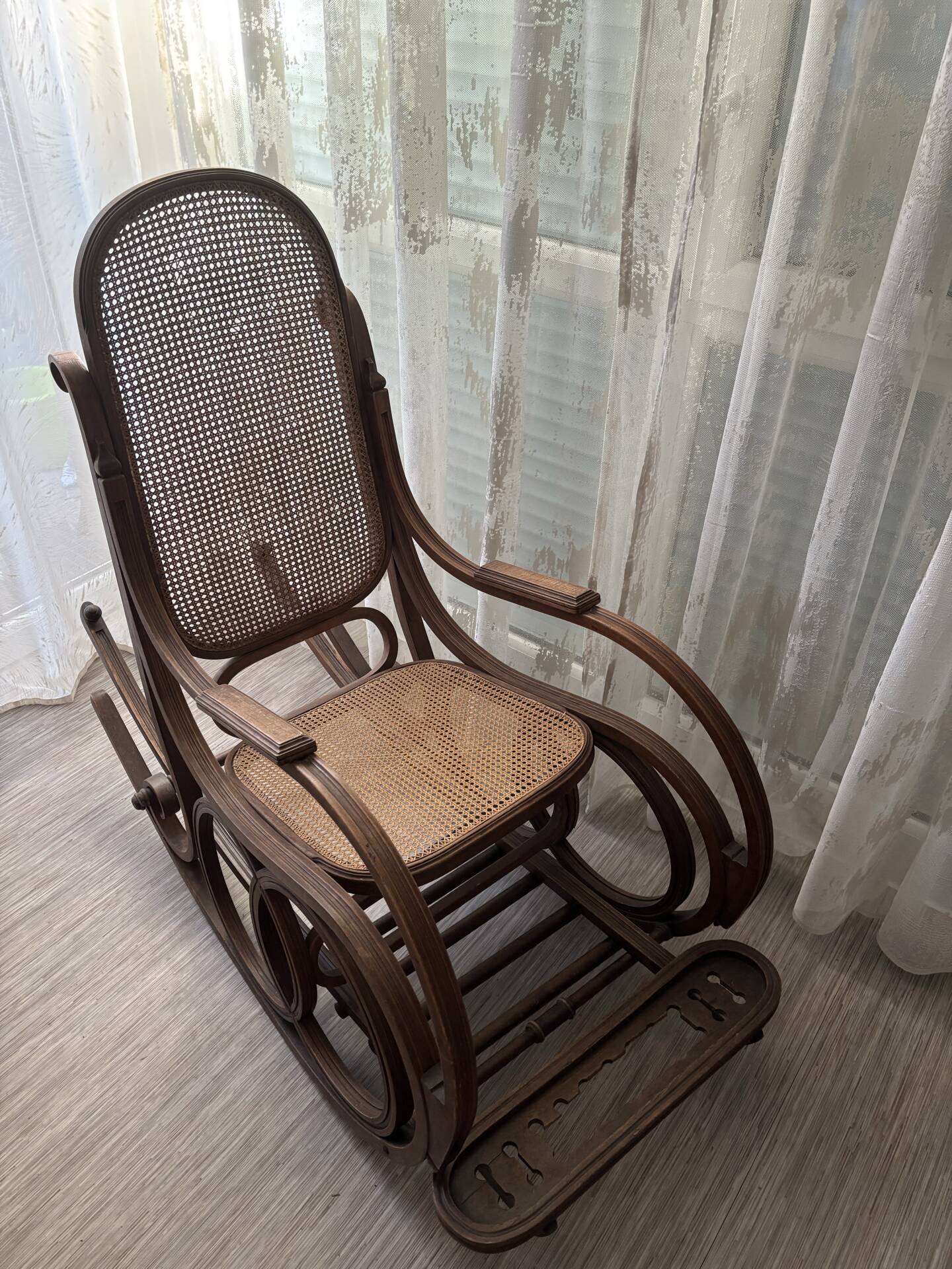 Thonet rattan rocking chair from the 1920s.
