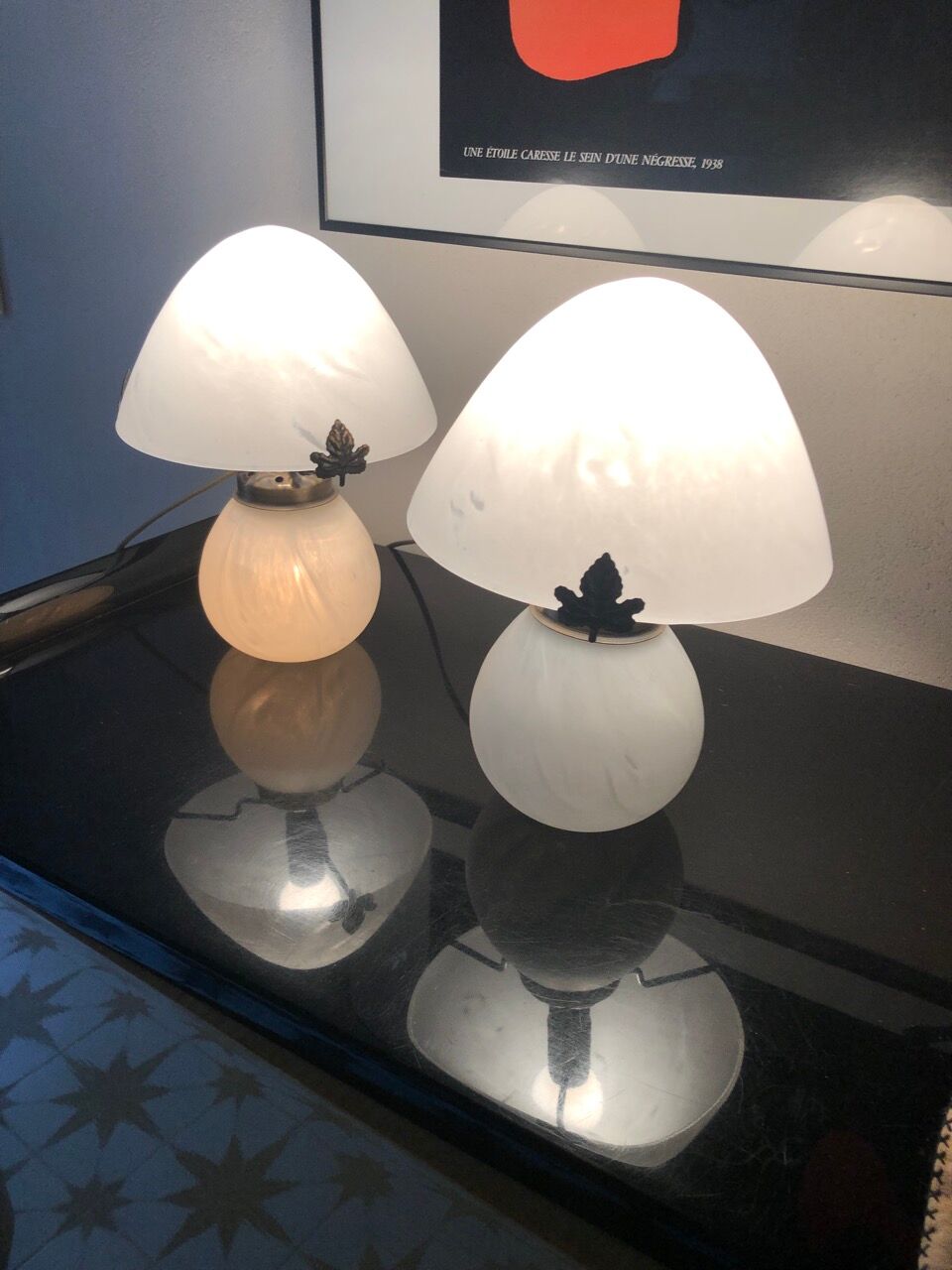 Mushroom lamp in white marbled glass paste
