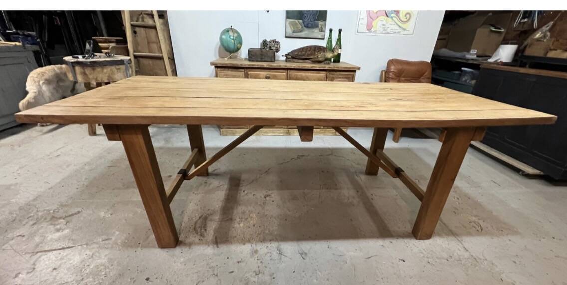 Old work table in elm