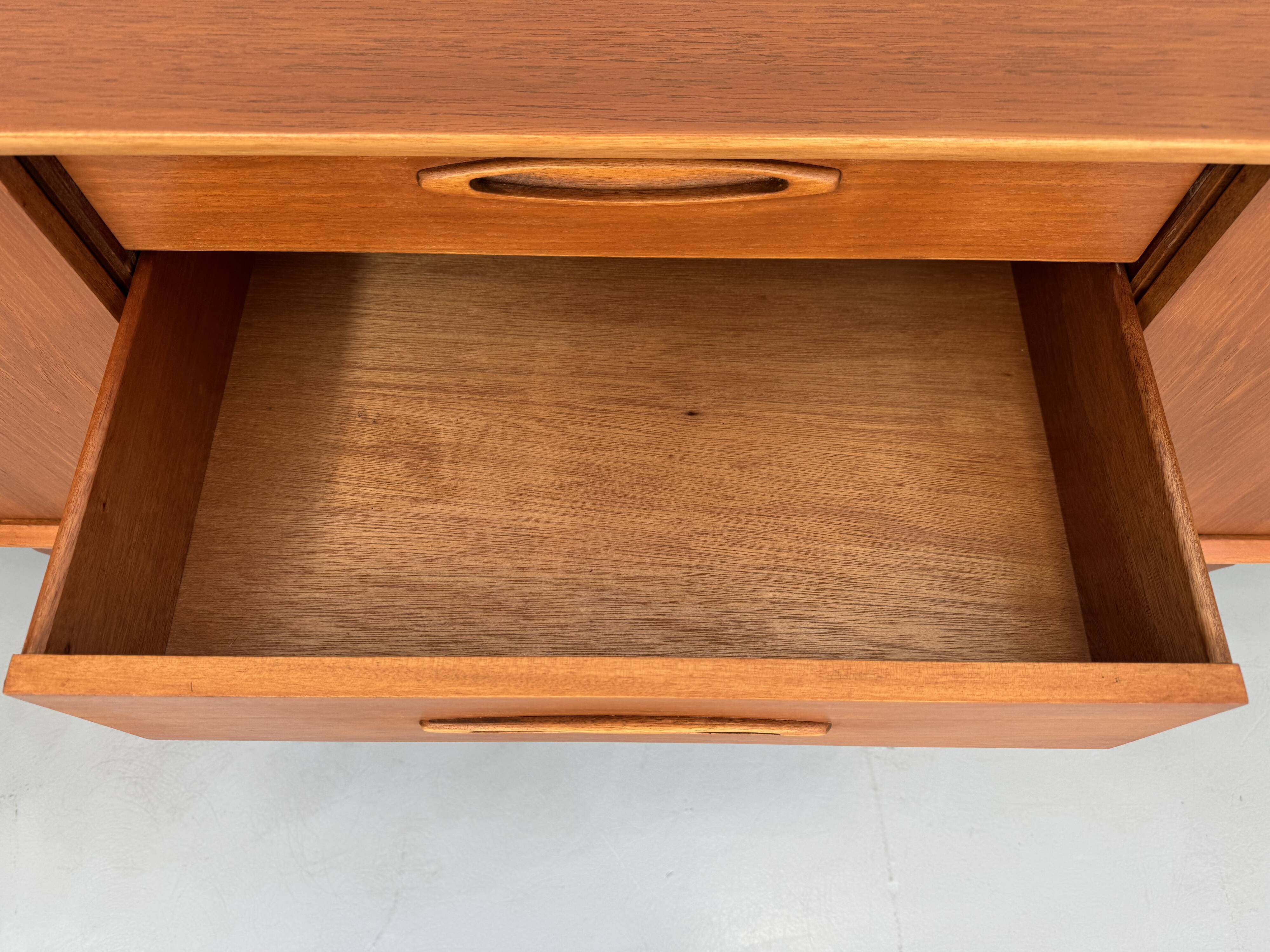 Buffet vintage de Jentique des années 60.