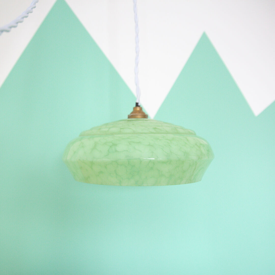 Green clichy glass suspension