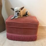 Pink velvet pouf with fringes