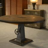 Industrial lathe table