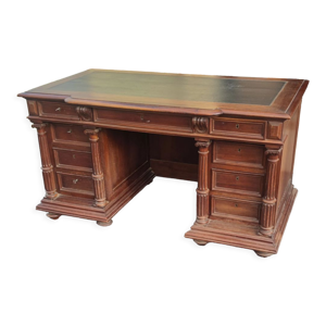 Bureau en noyer à caissons ouvrant