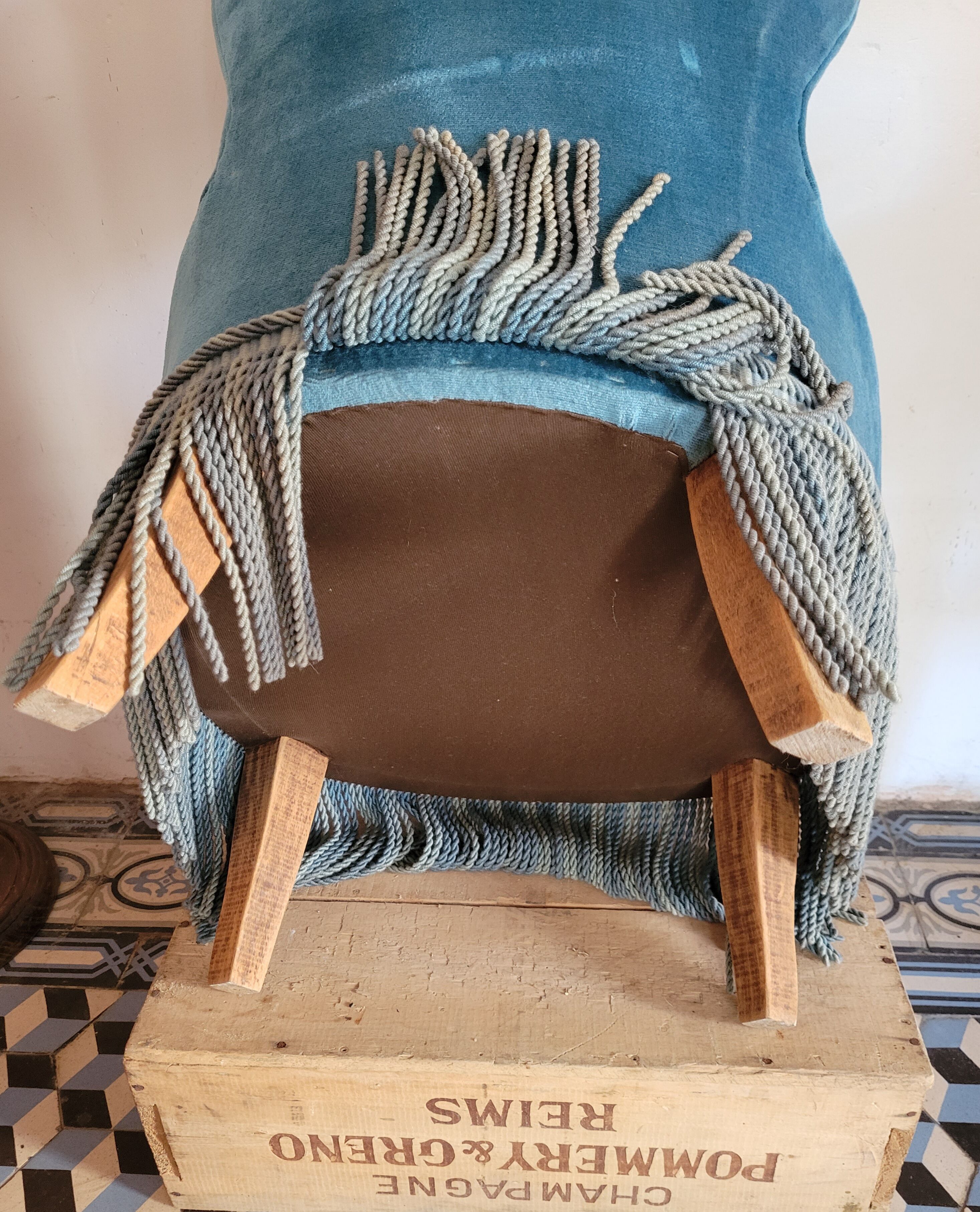 Blue toad armchair with fringes