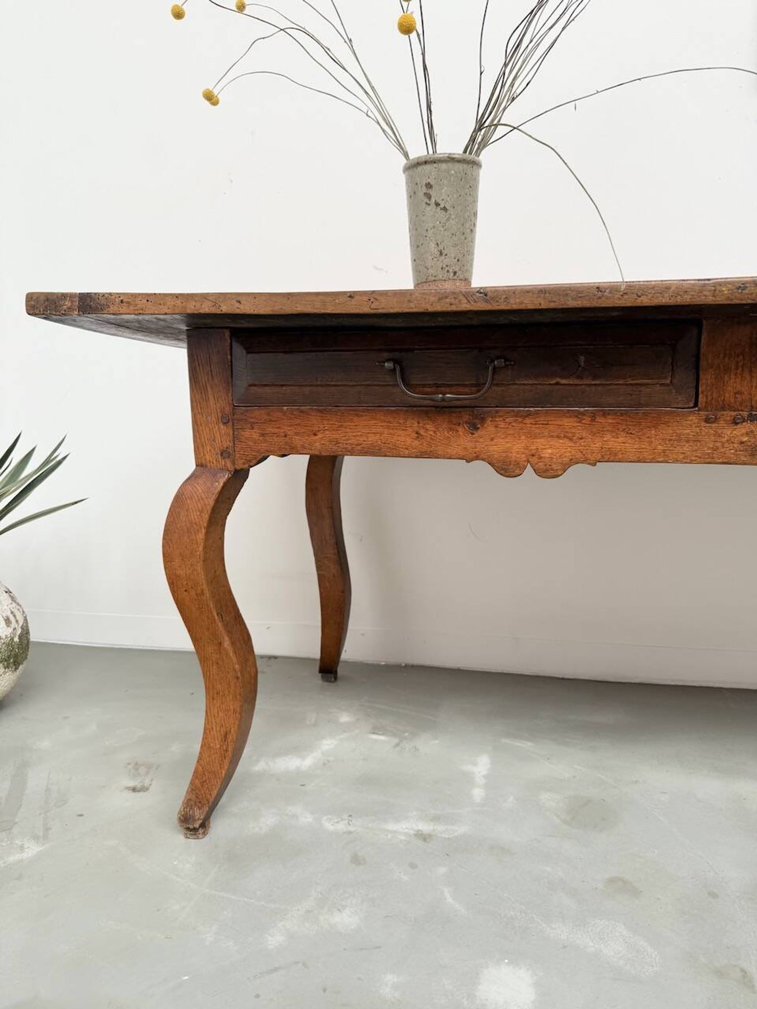 Table, drapière en noyer, XIXème s.