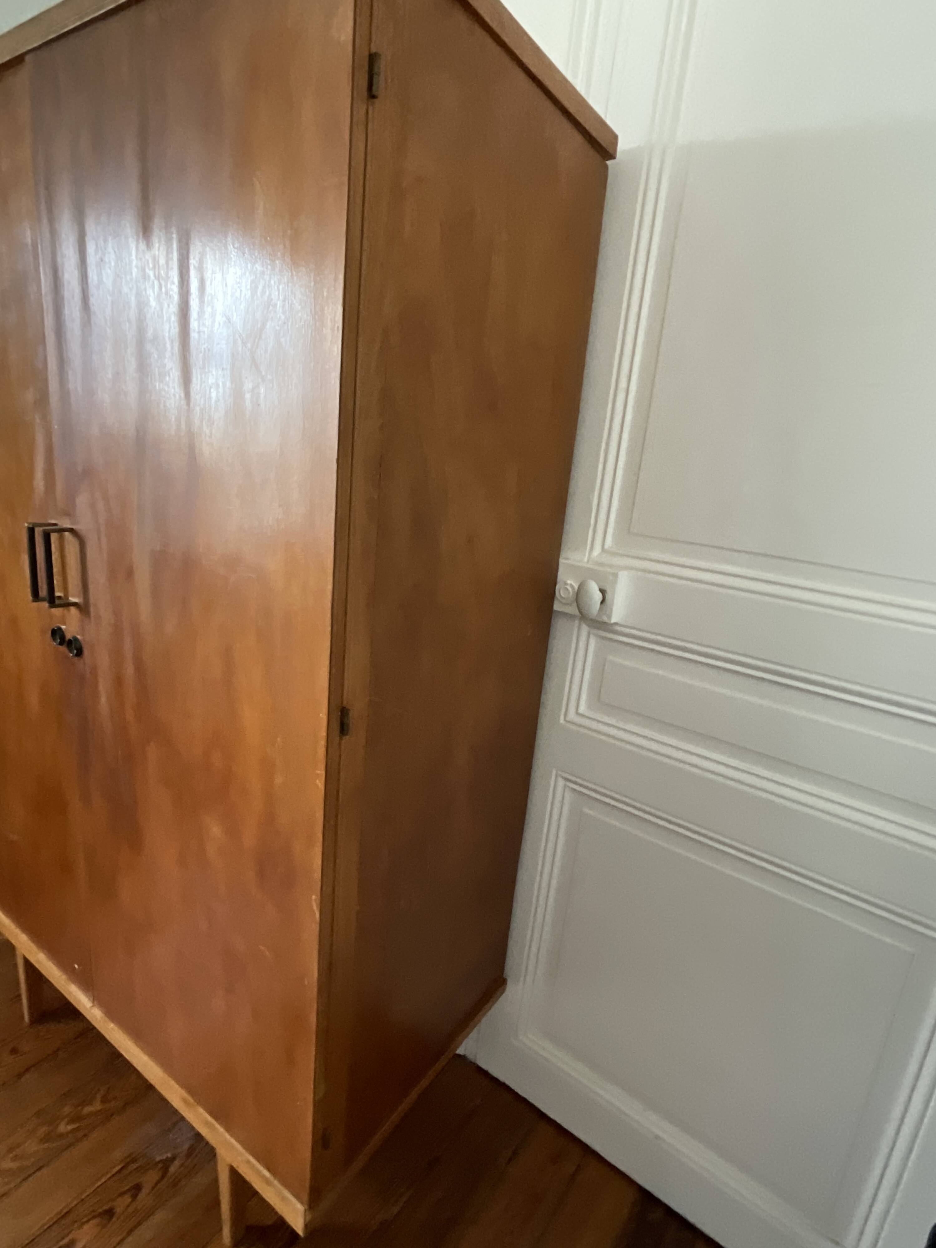 Armoire vintage