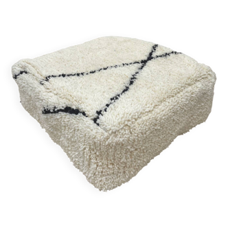 Pouf blanc à losanges noirs