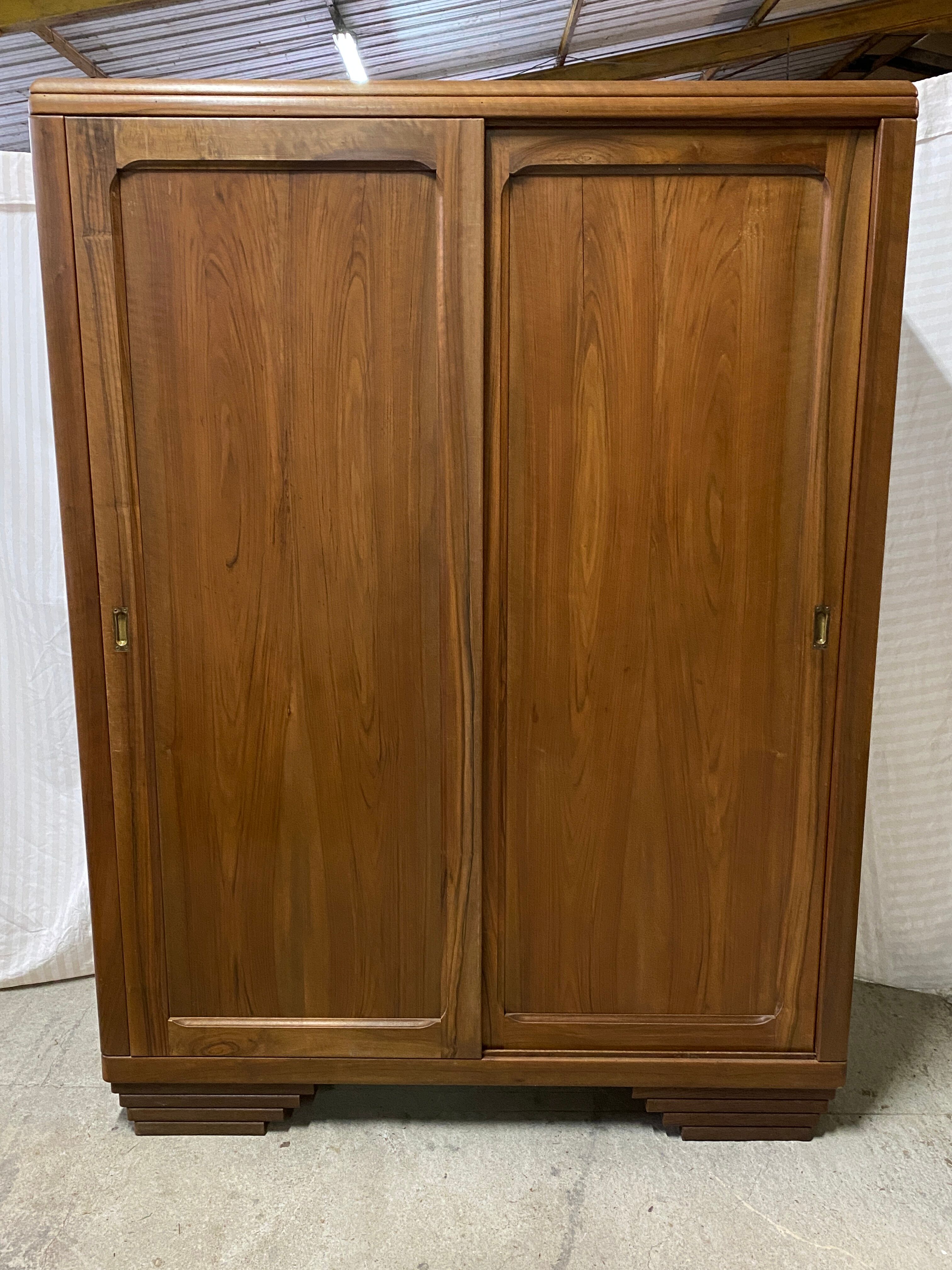 Wardrobe sliding doors