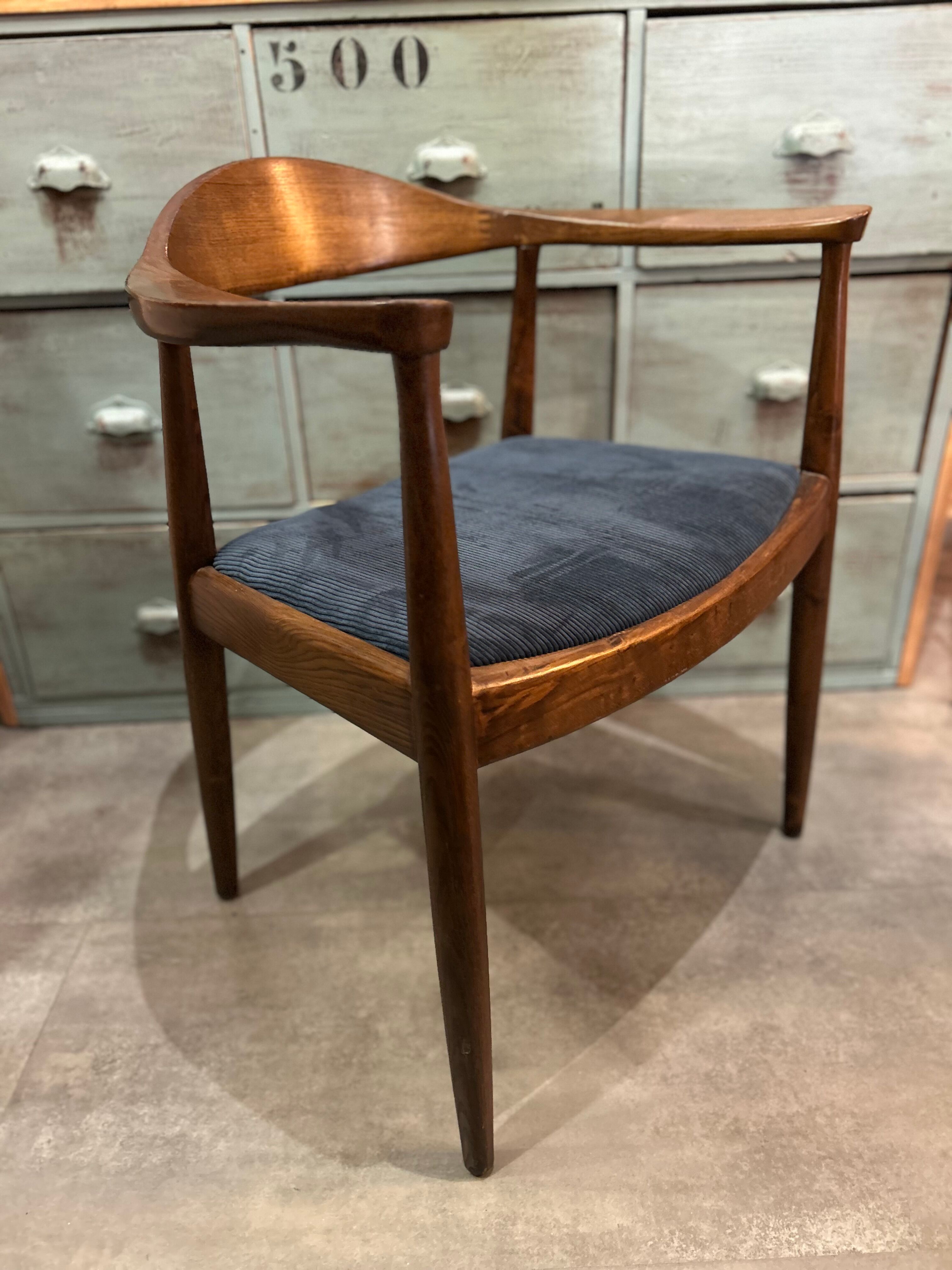 Scandinavian armchair in the style of Hans Wegner.