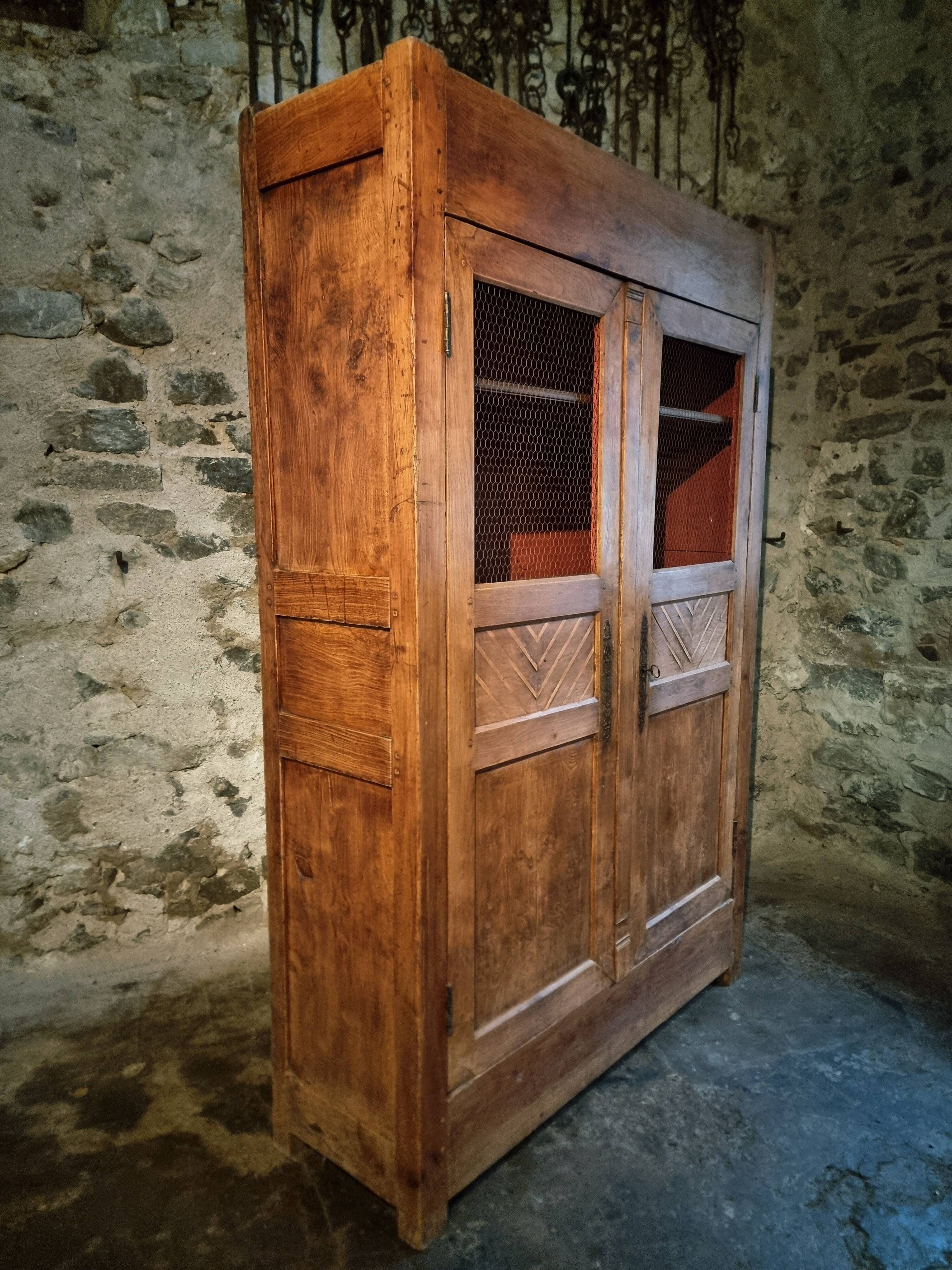Armoire / placard français ancien – XIXe siècle