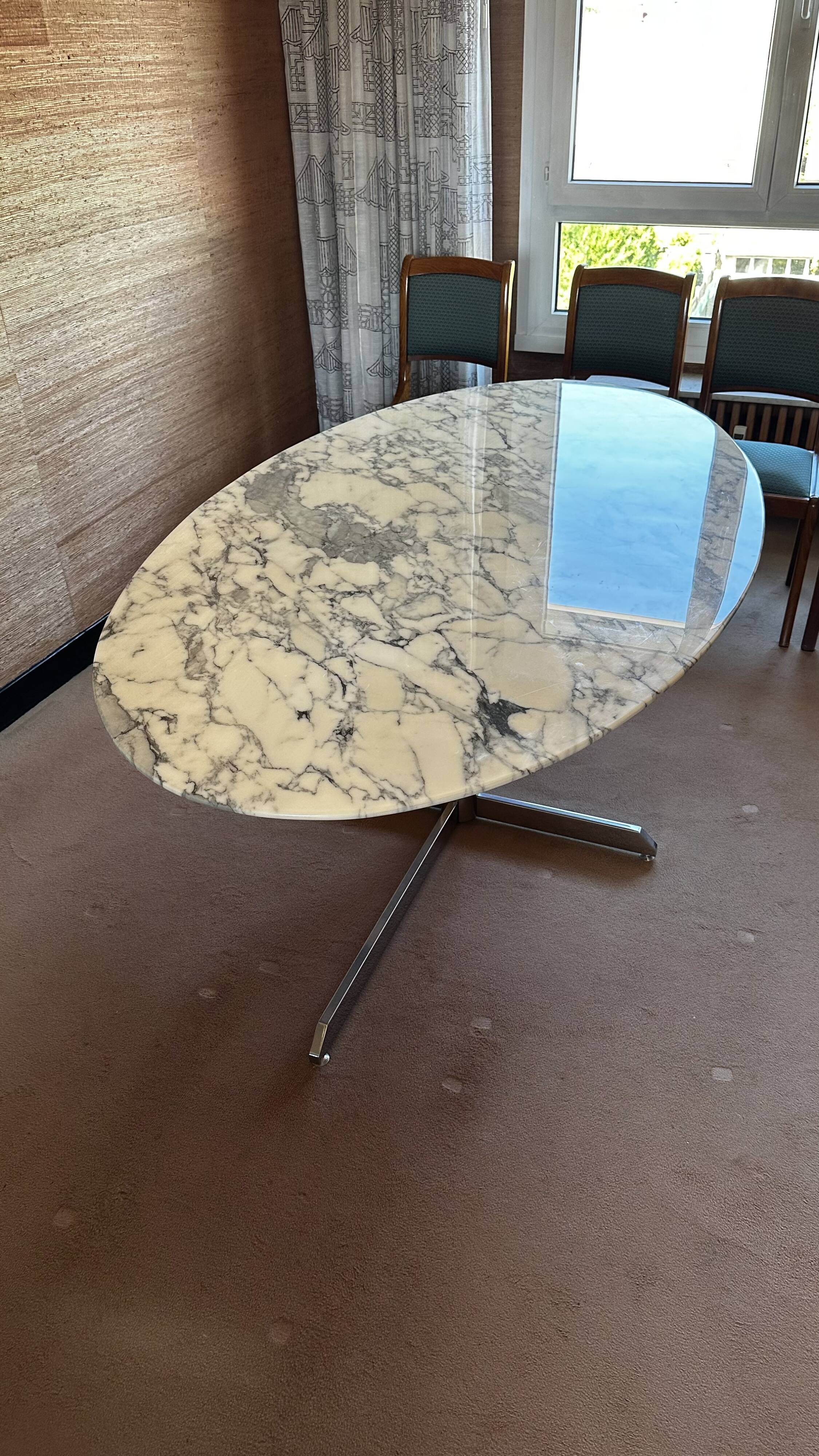 oval Arabescato marble table Roche Bobois Knoll Vintage design