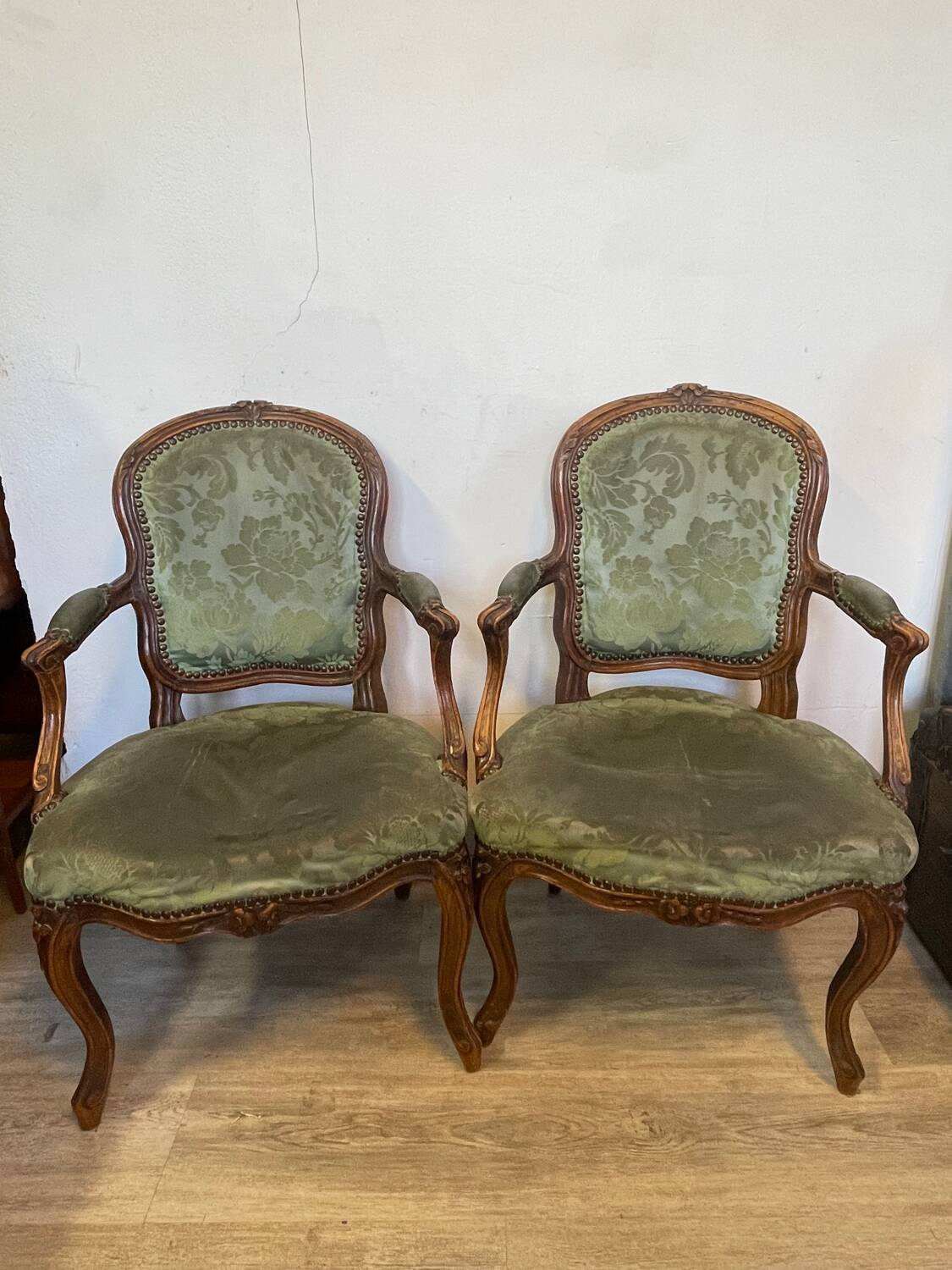 Fauteuils cabriolet Louis XV estampillé F. Raisin