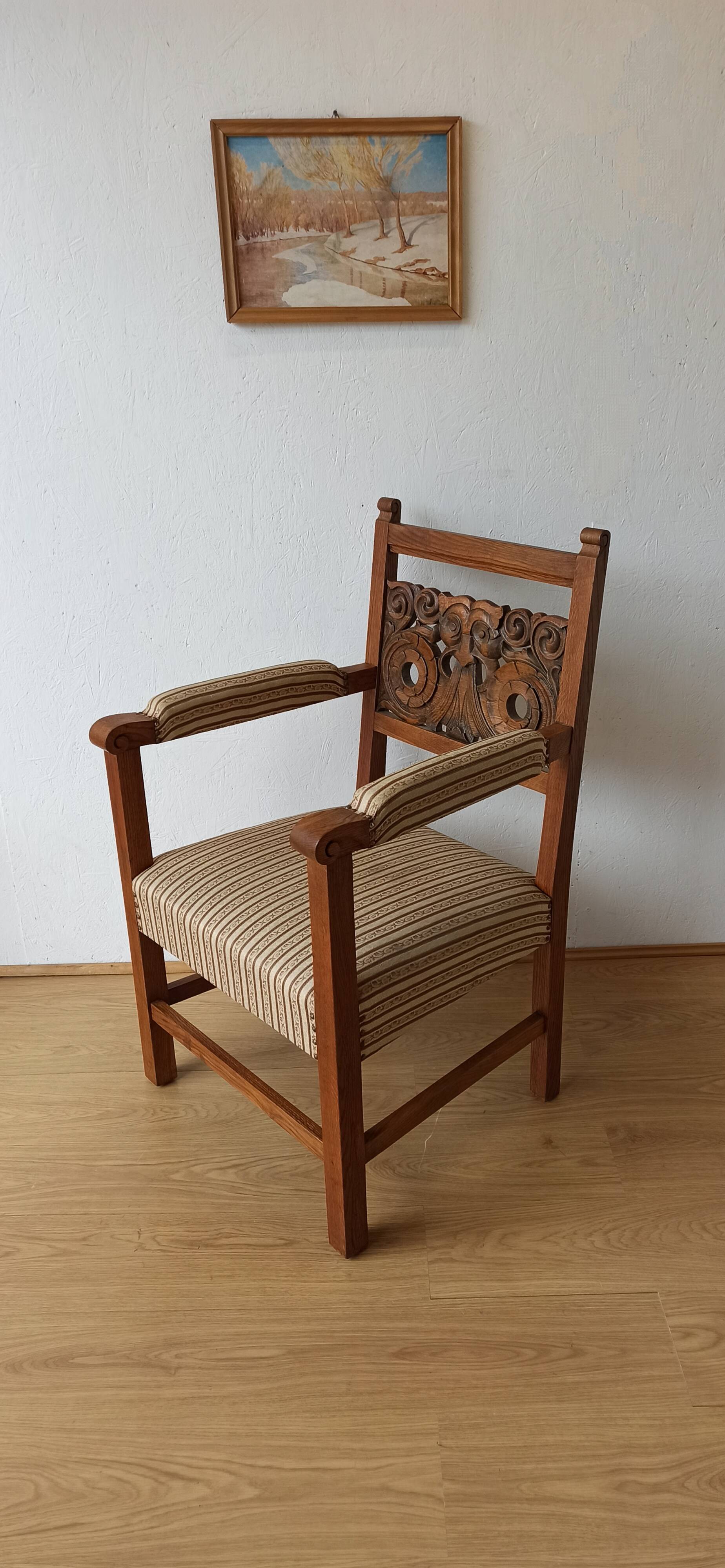 Pair of thrones vintage incredible chairs.