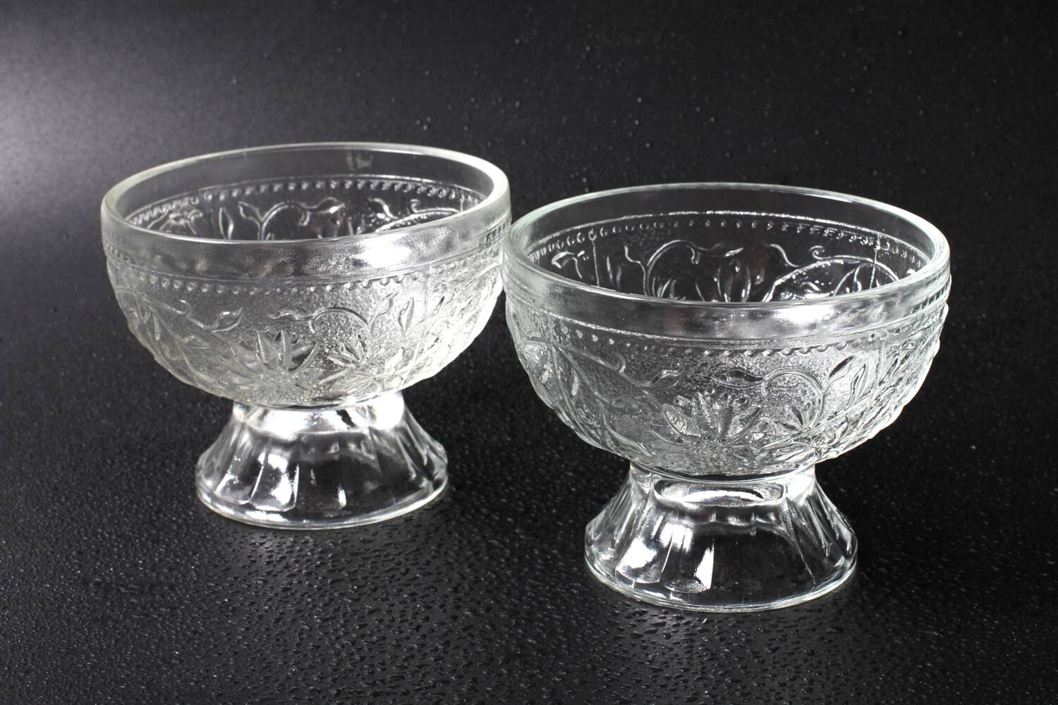 Set of 4 Vintage Pressed Glass Dessert Bowls Cibulak by Pavel Panek / 1977