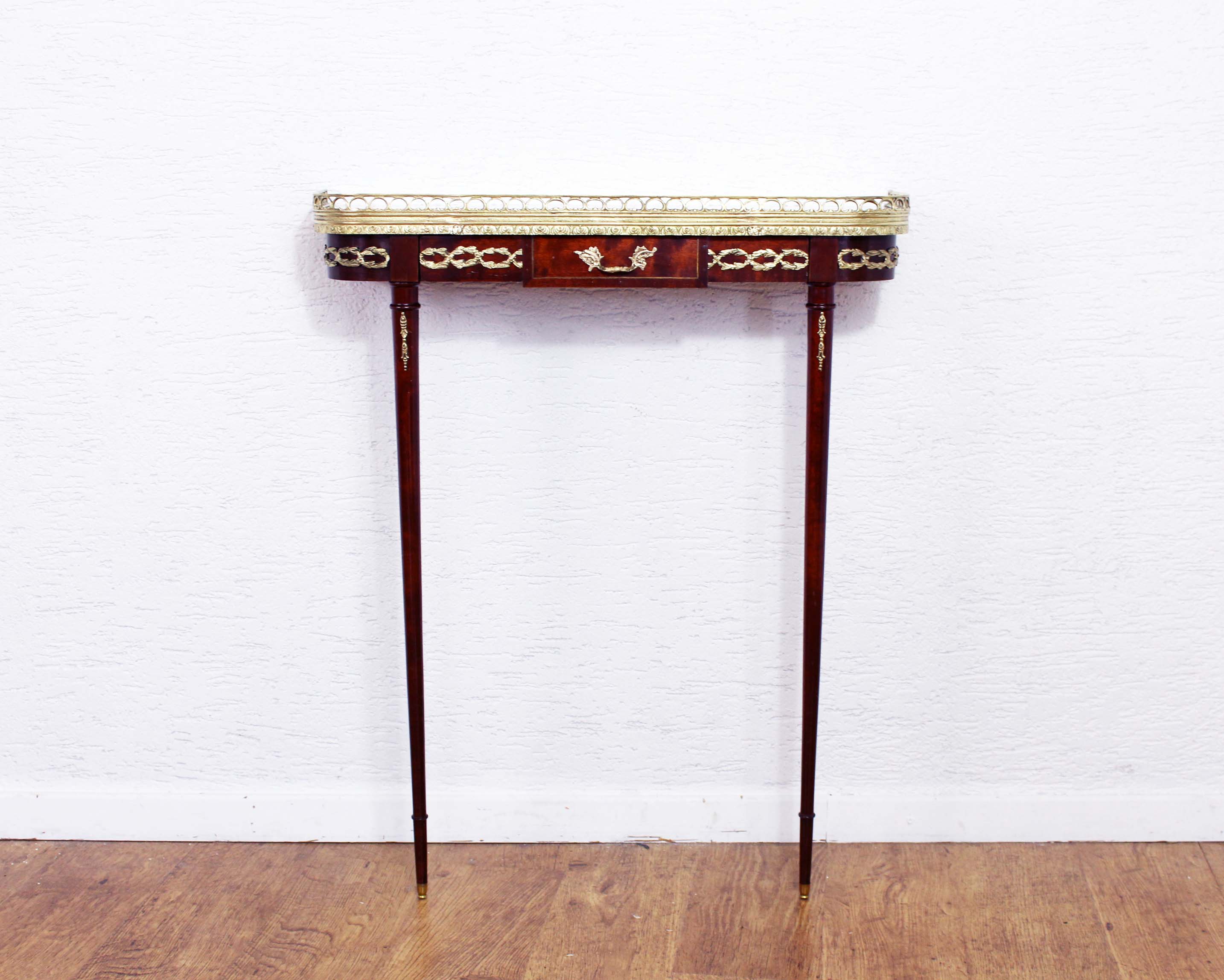 Style Louis XVI console