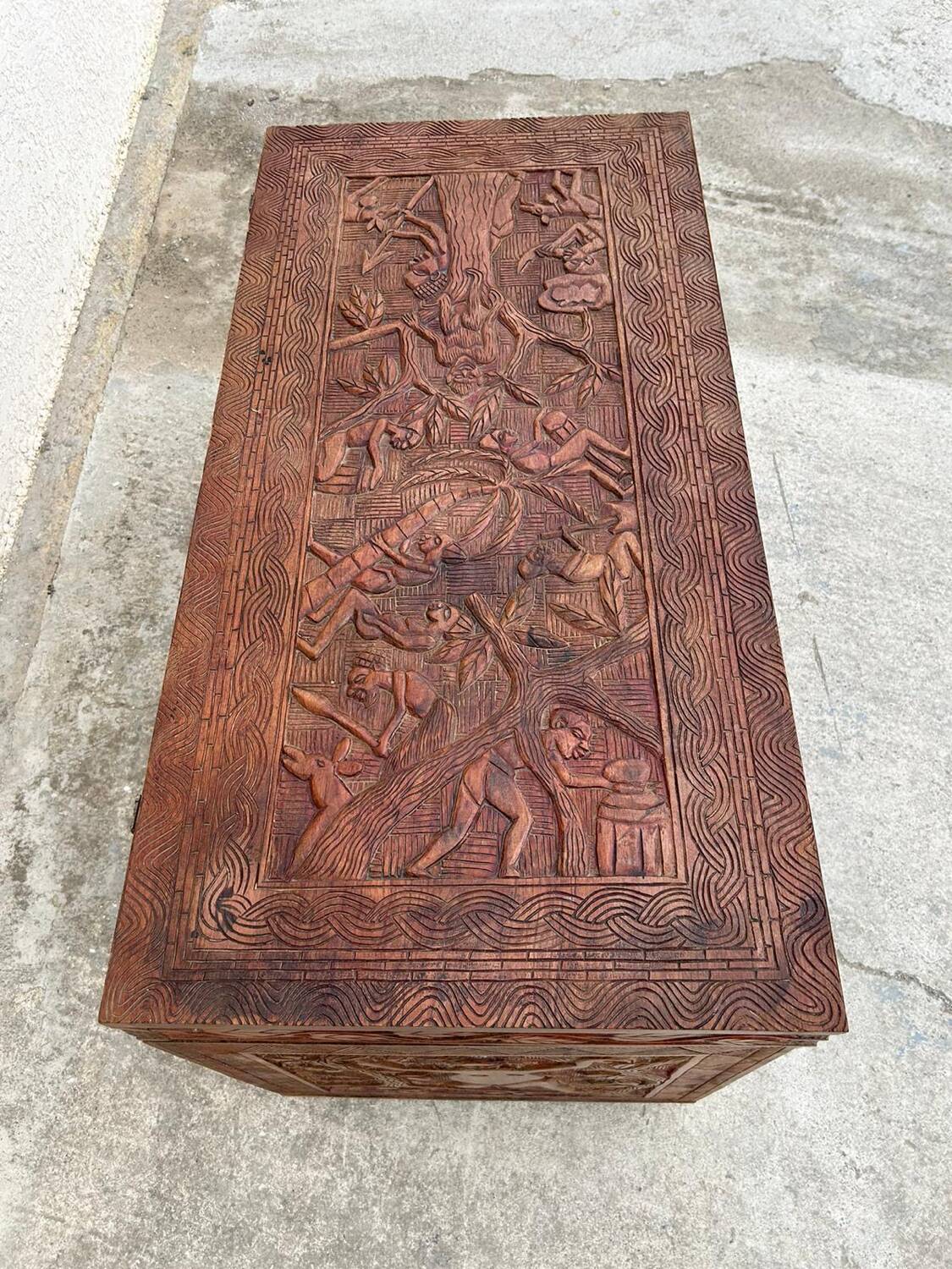 Old solid wood chest Arts indoneo