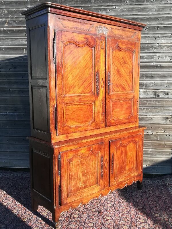 Buffet deux corps en chêne mouluré d’époque XIX éme