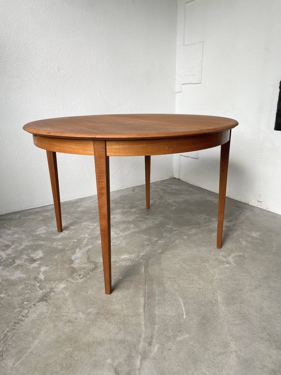 Scandinavian round teak table with extension