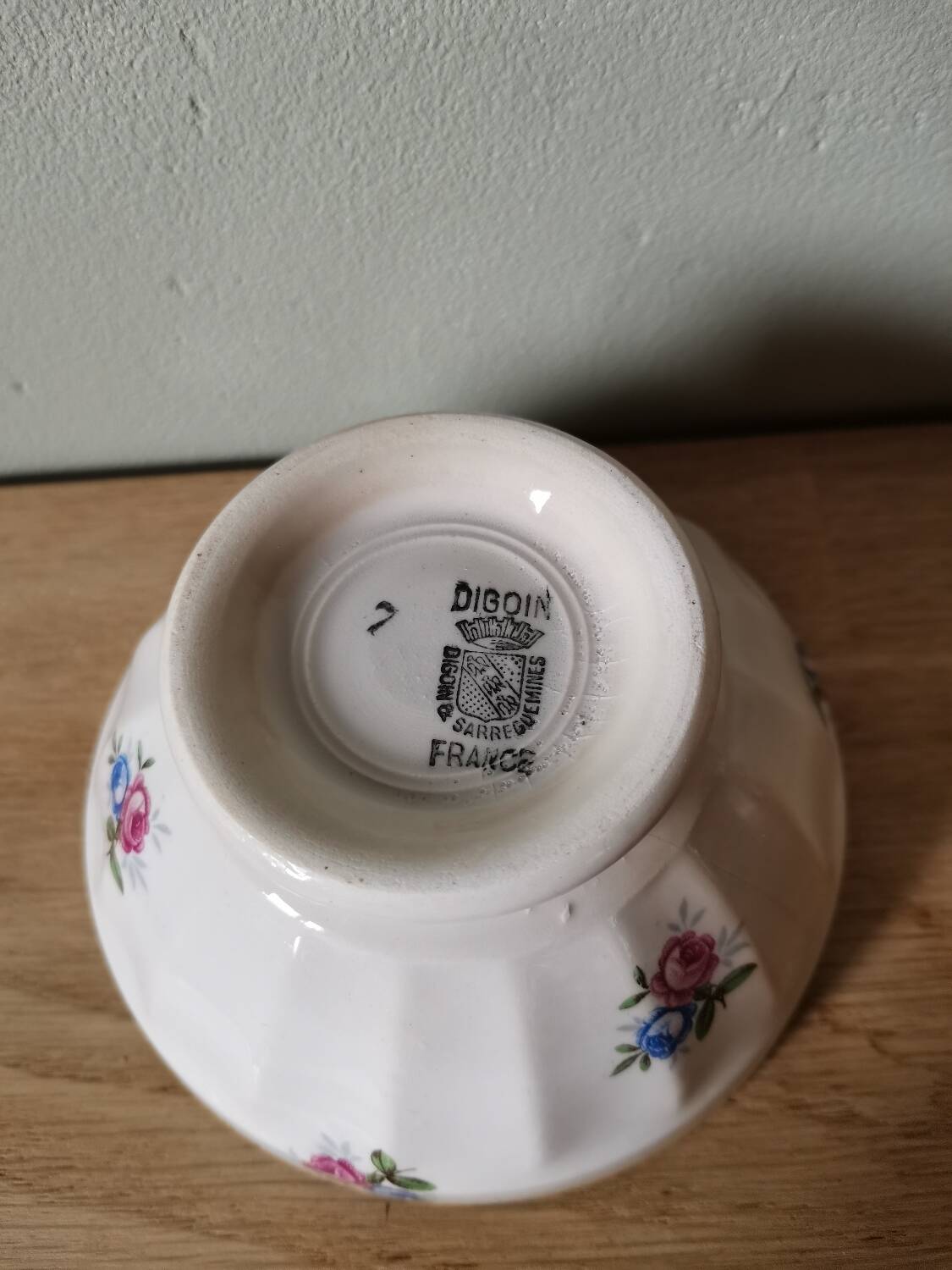 Vintage fluted bowl Sarreguemines Digoin France flower pattern