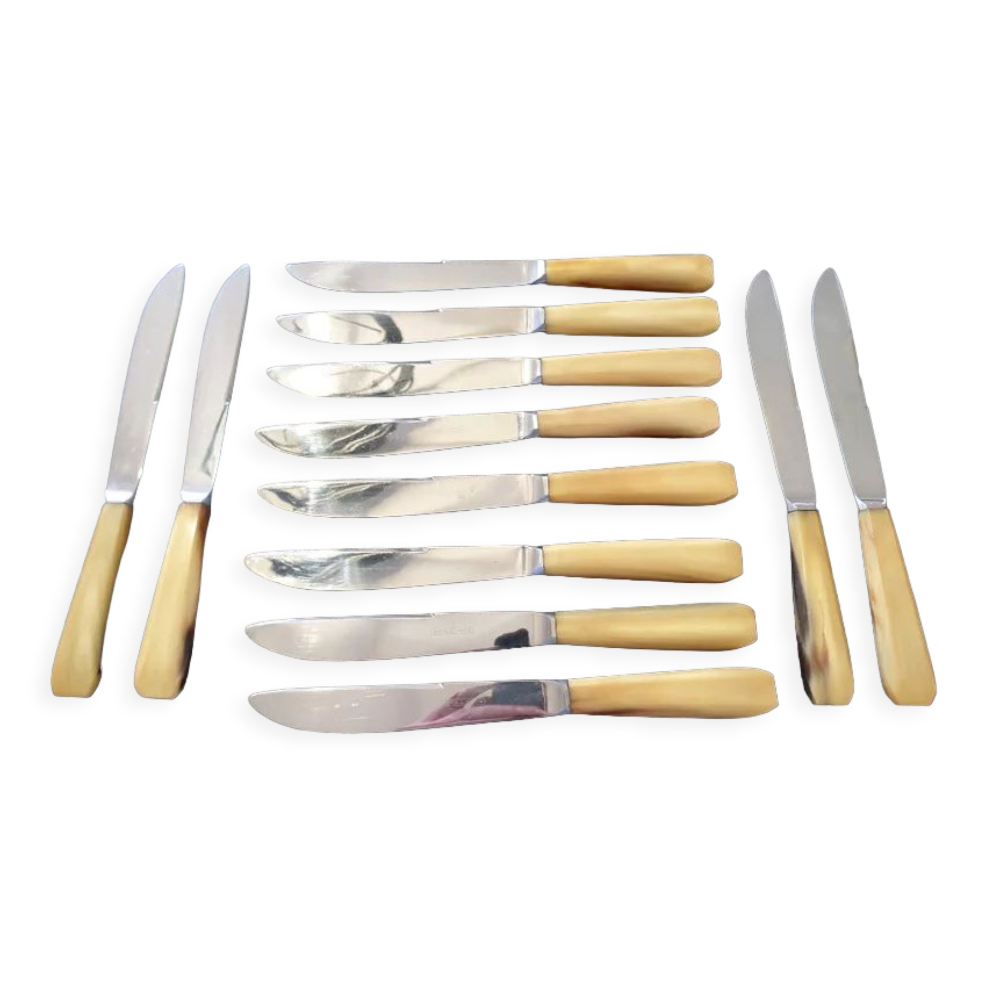 Series of 12 table knives