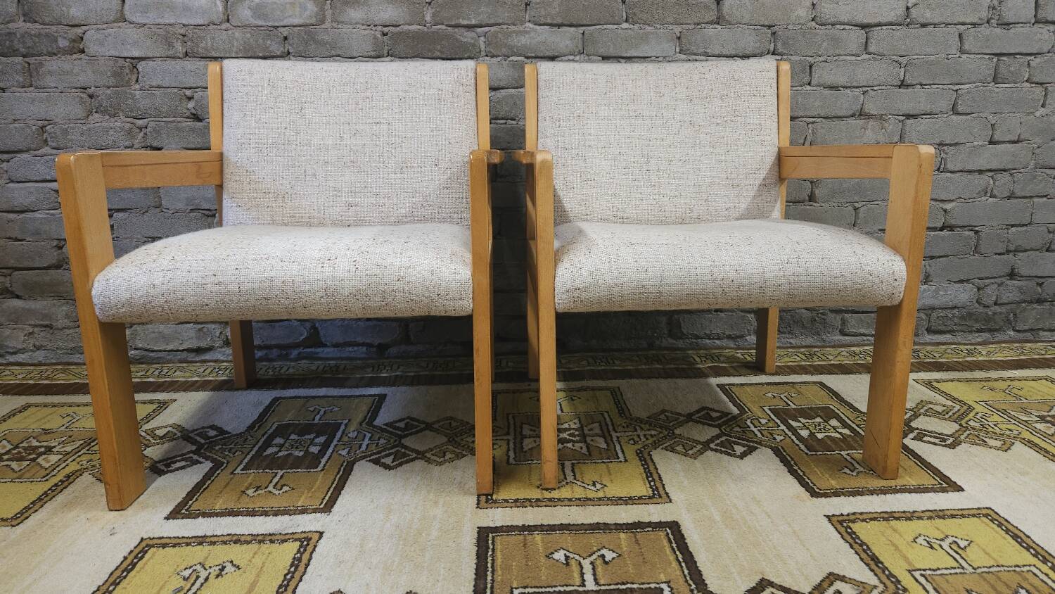 Paire de fauteuils laine bouclette 1970