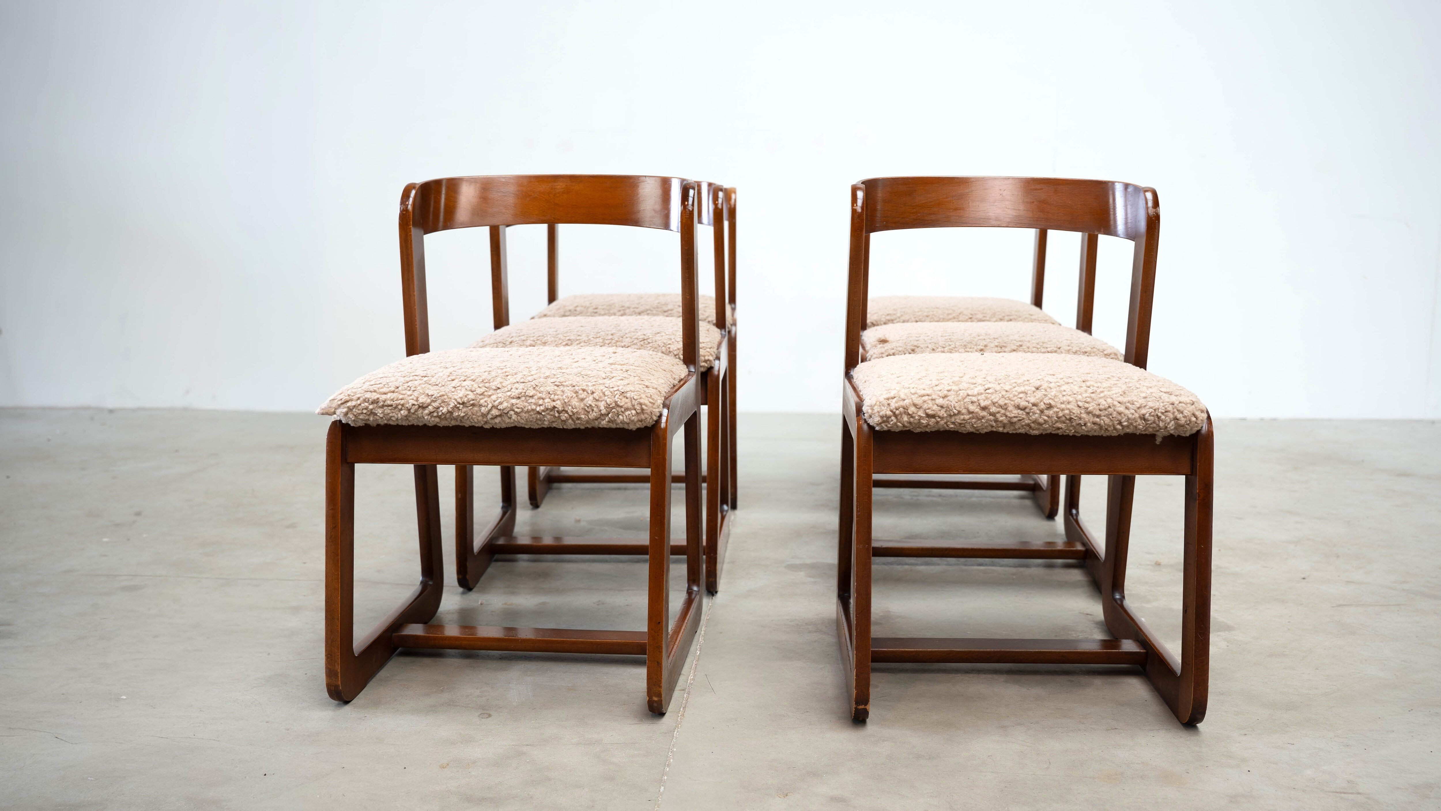 Ensemble de six chaises de salle à manger italiennes
