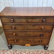 Victorian English commode from the 19th century in mahogany.