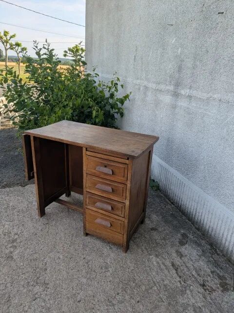 Child's desk