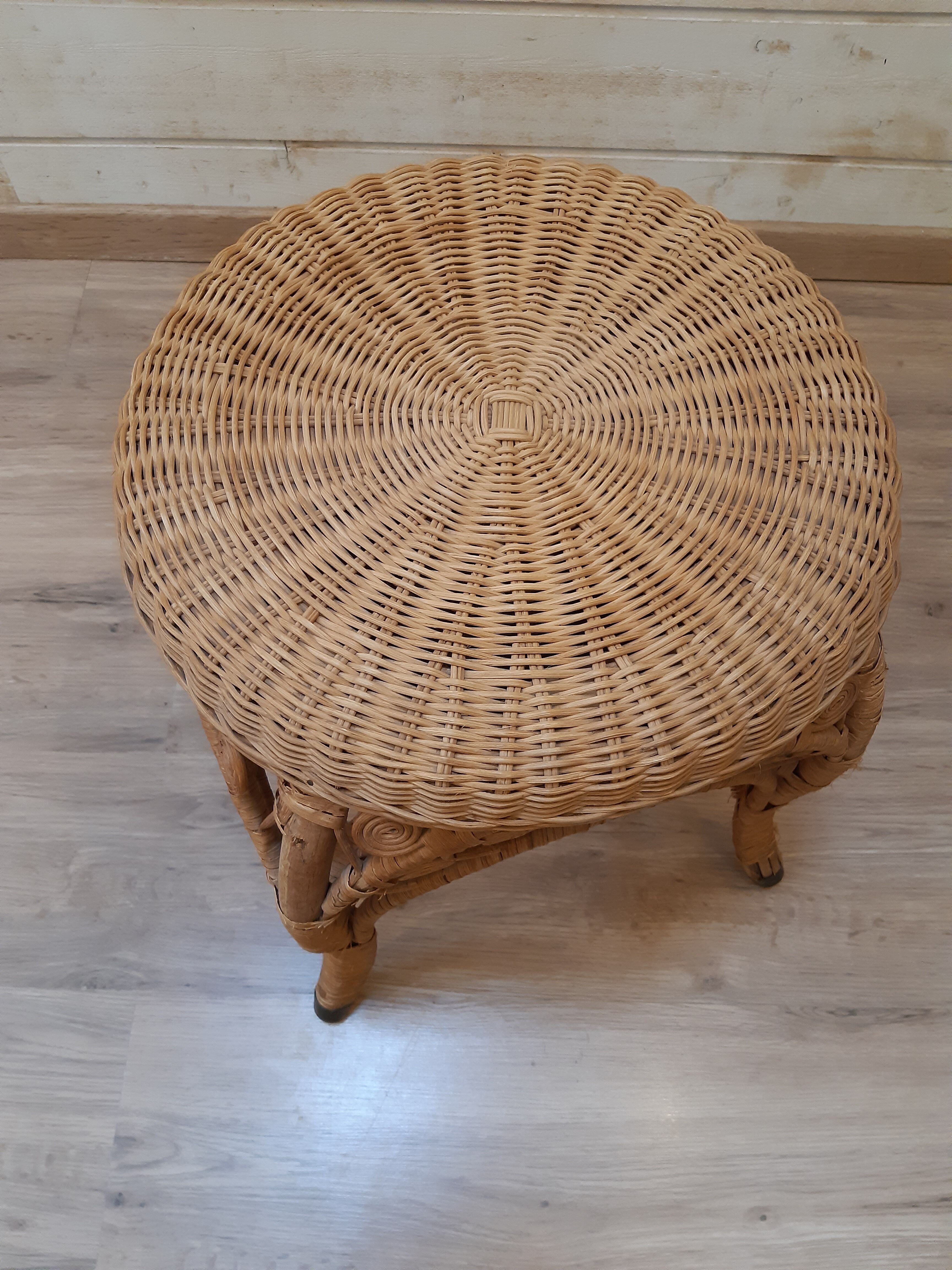 Rattan peacock stool 60