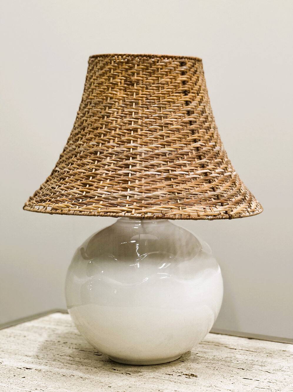 Vintage ceramic table lamp with rattan shade, 1980s