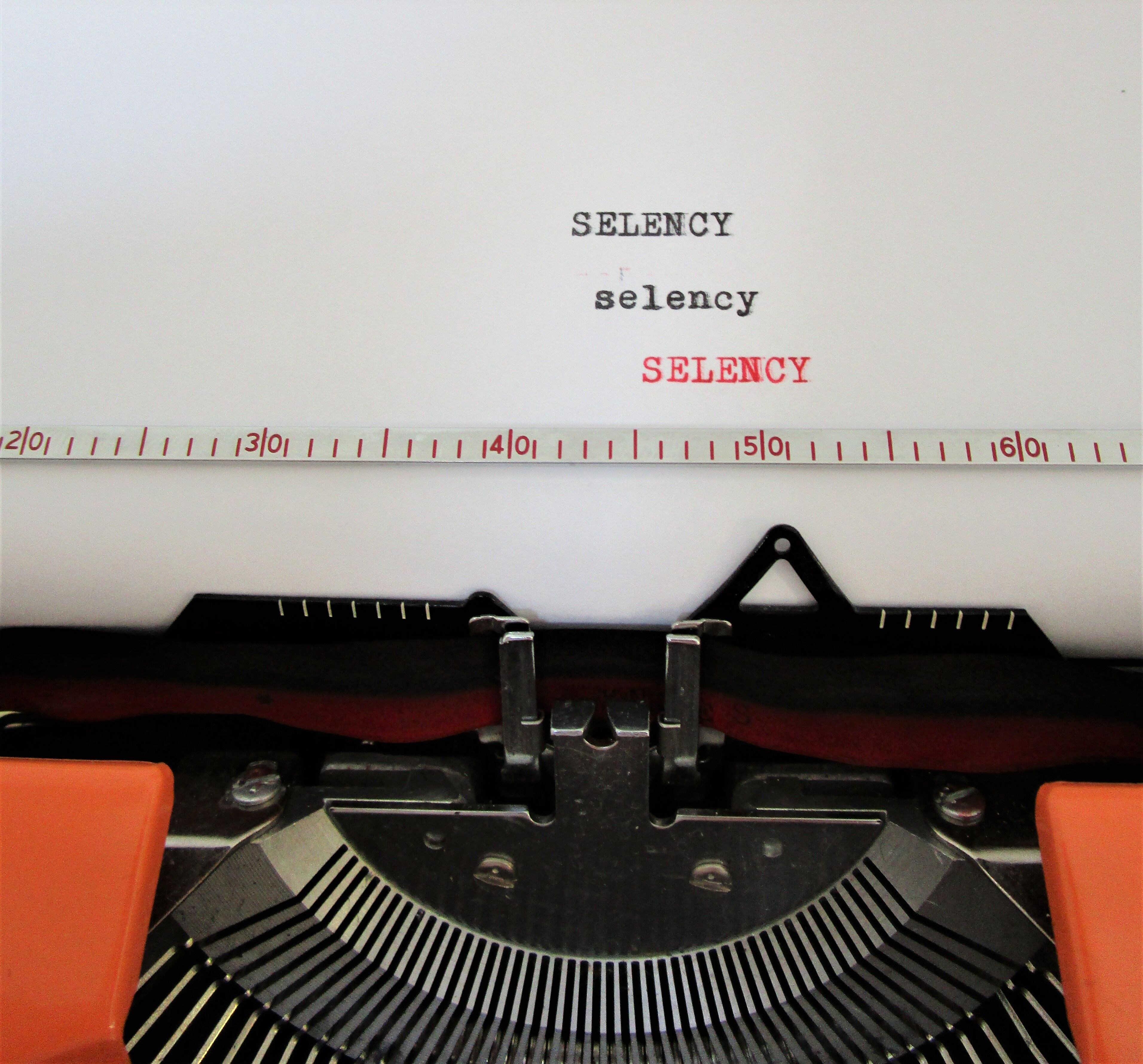 Silver Reed 200 orange metal typewriter made in Japan 70s