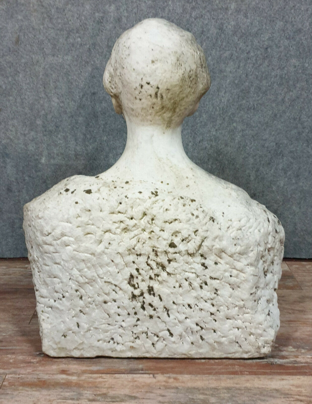 Marble statue depicting a gentleman of the nineteenth century