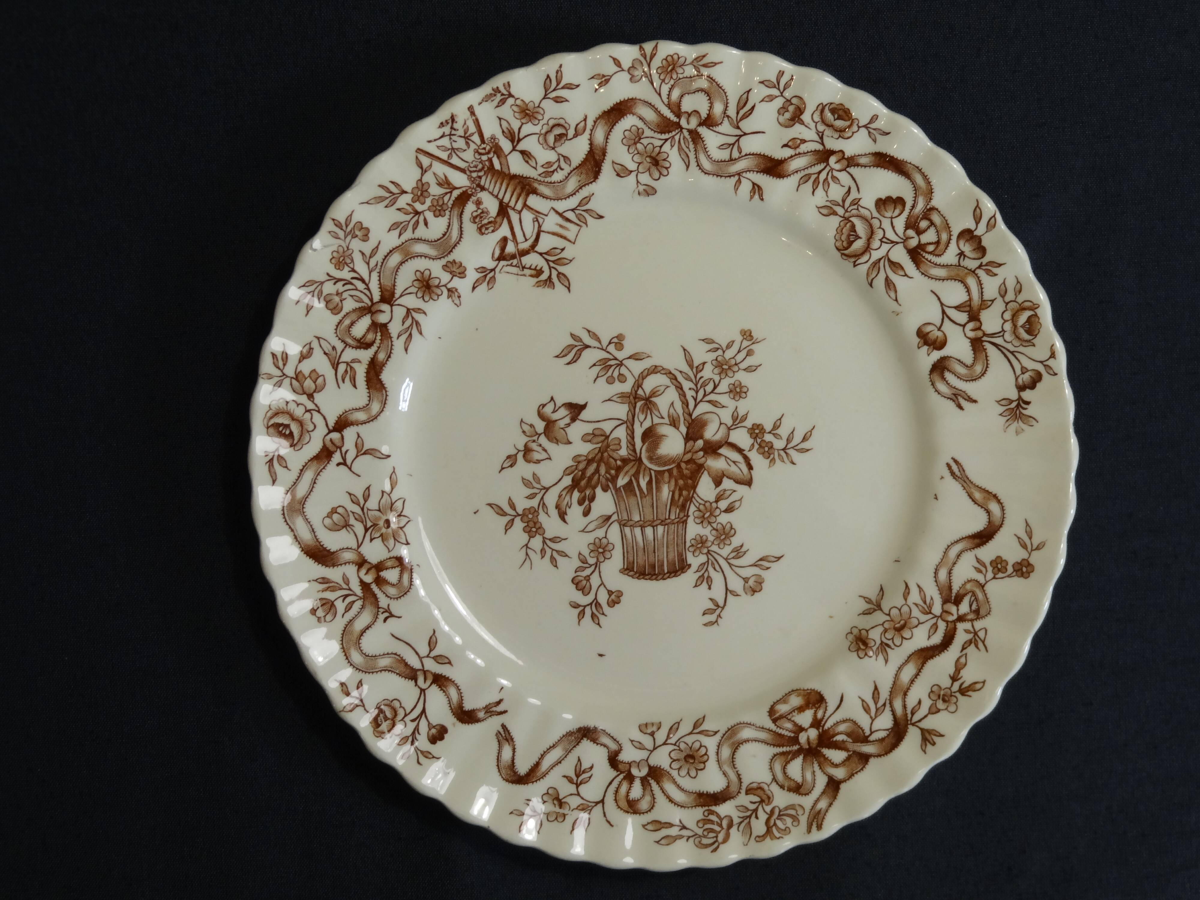 12 assiettes à dessert en faïence terre de fer, modèle rubans de chez longchamp