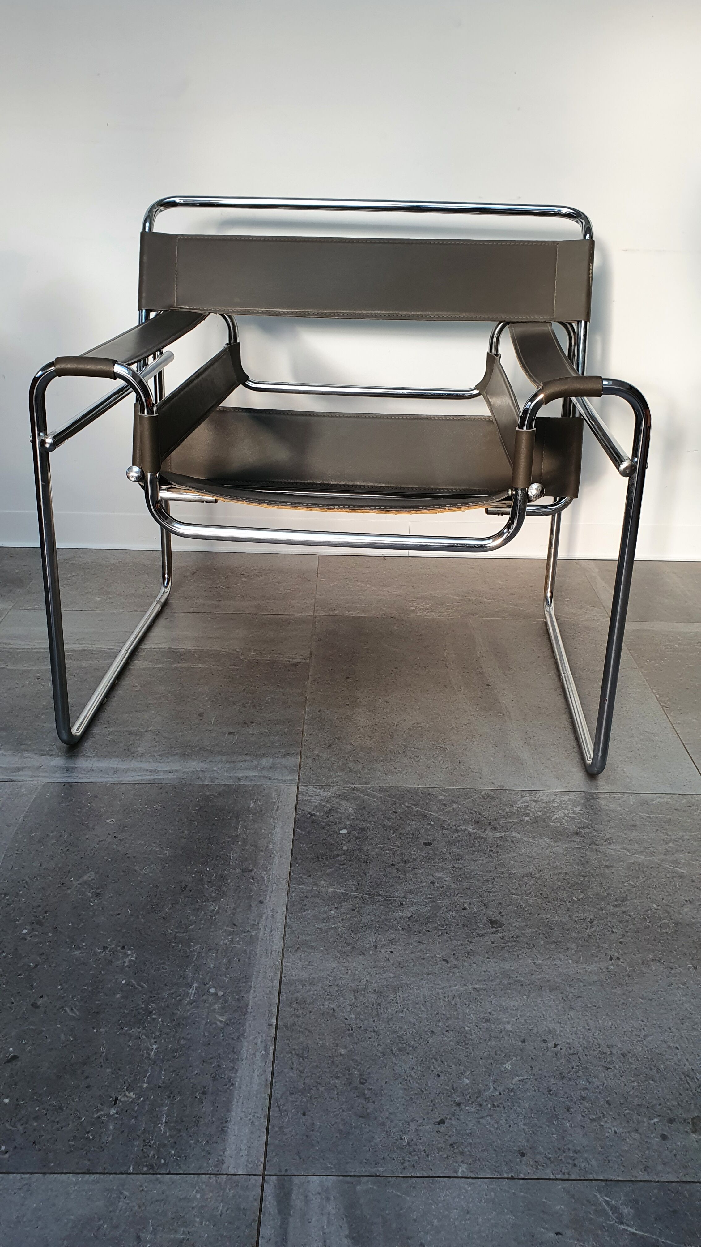 Fauteuil Wassily par Marcel Breuer années 80