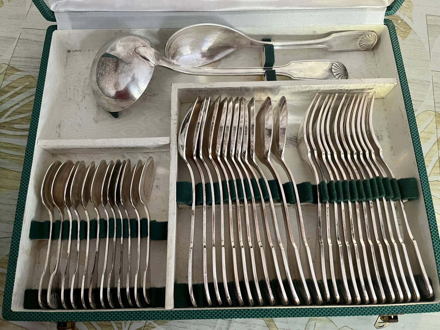 Silver metal cutlery