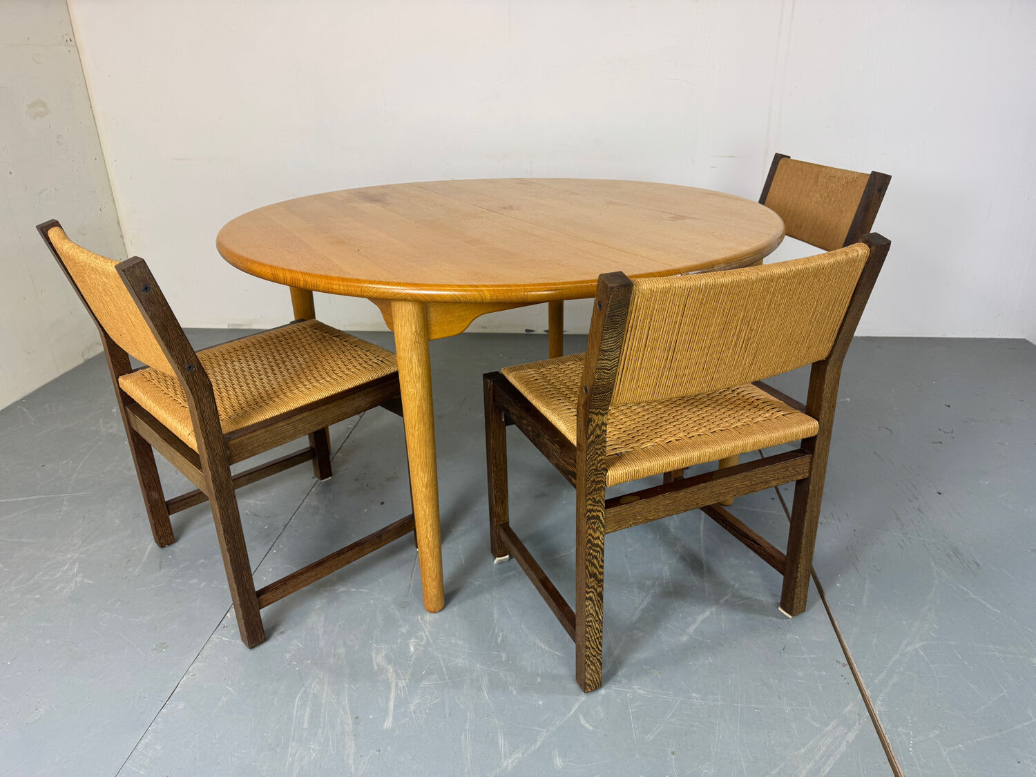 Table à manger ronde extensible en chêne, design danois du milieu du siècle, années 1960