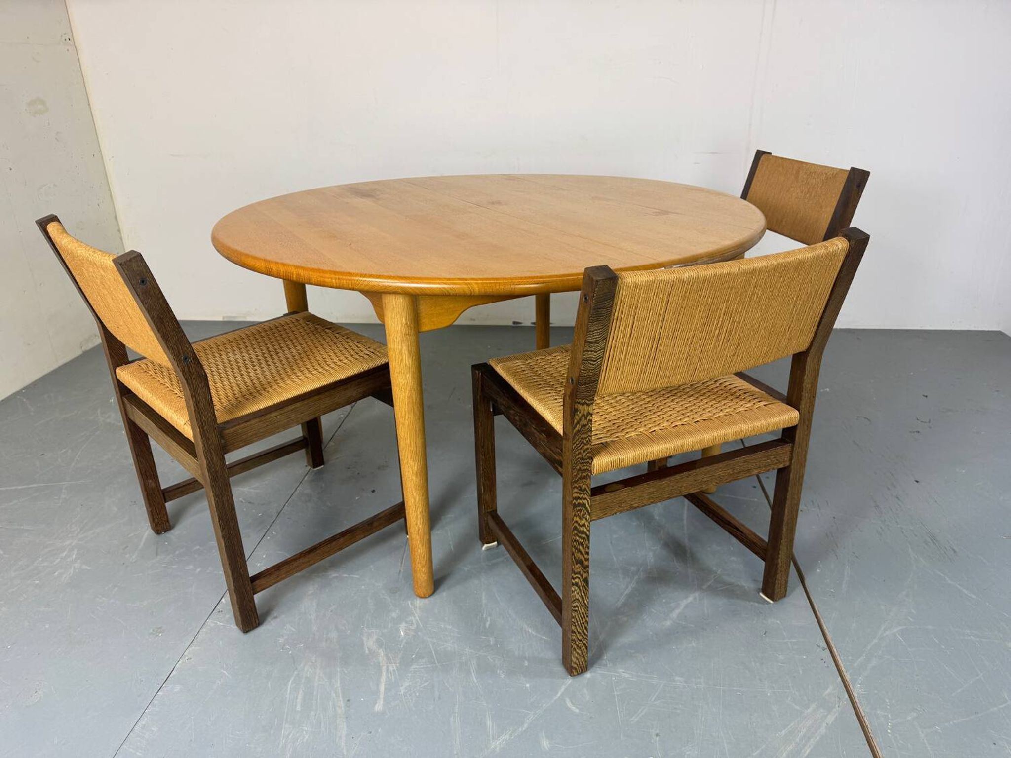 Table à manger ronde extensible en chêne, design danois du milieu du siècle, années 1960