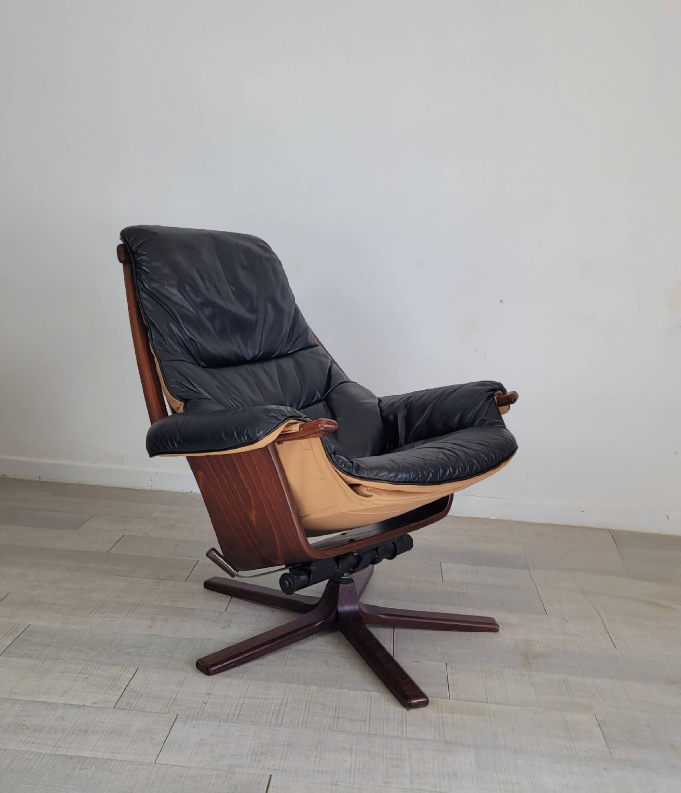 Vintage Göte Mobler 1960s swivel and reclining lounge chair