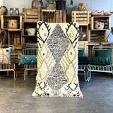 Moroccan beni ouarain Berber rug