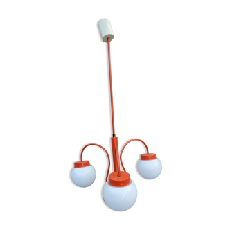 Chandelier of the 70s 3 lights balls in opaline glass white frame metal orange