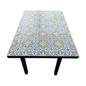Table en carreaux de ciment artisanal