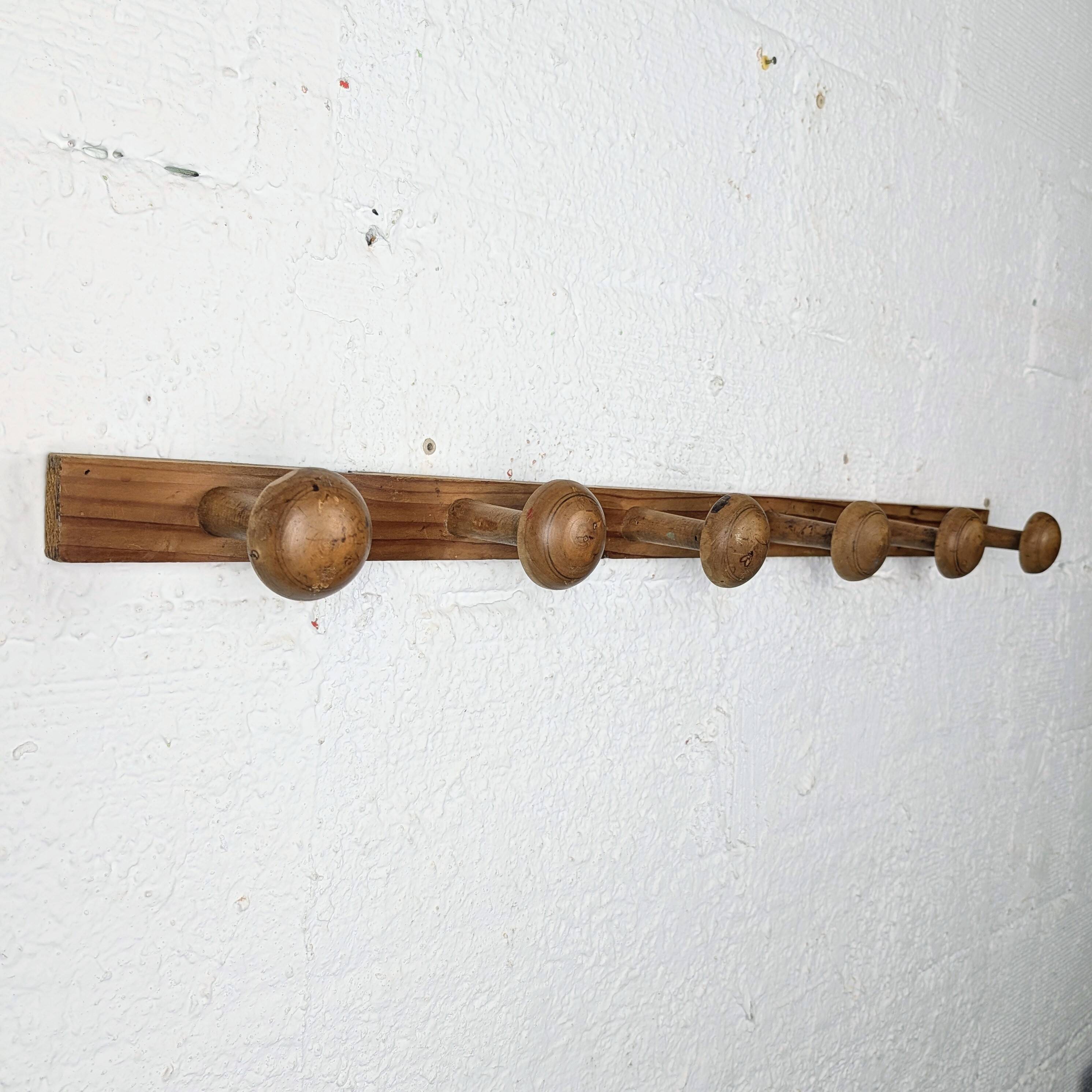 Wall-mounted coat rack with 6 hooks