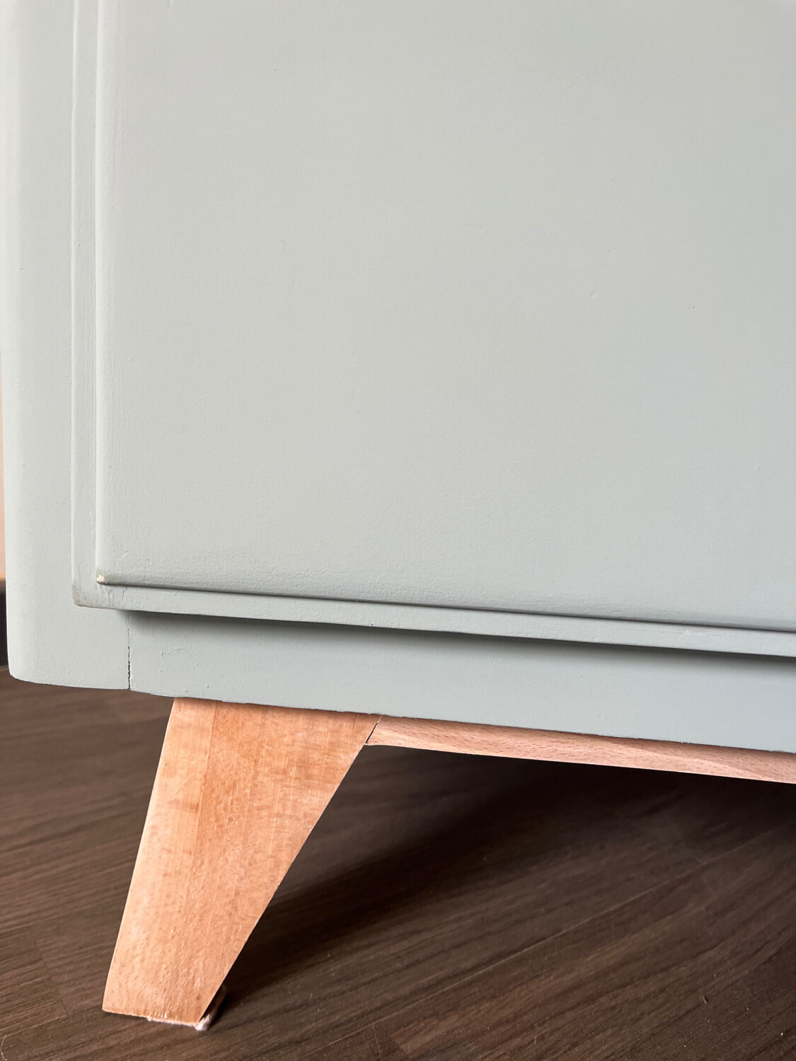 Cabinet 50 feet compass