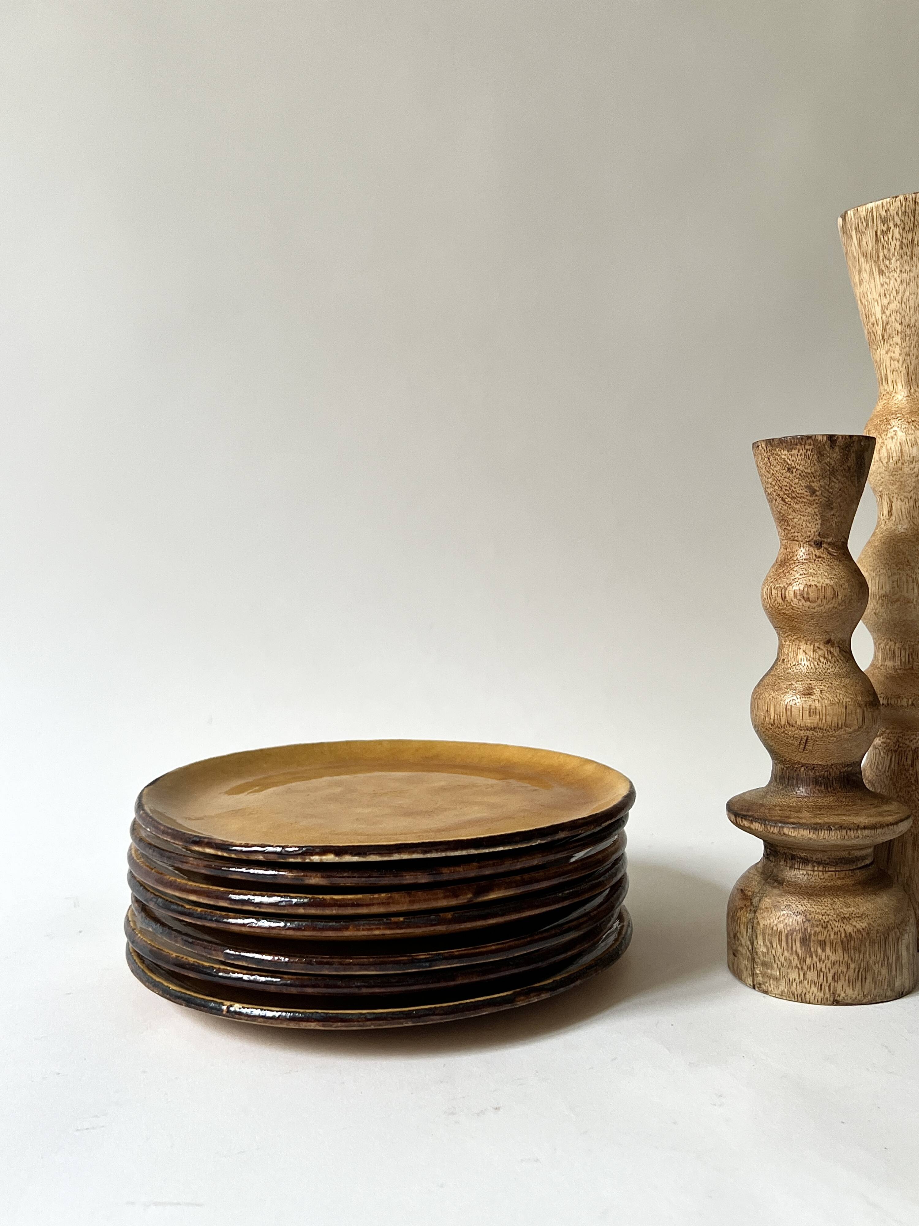 7 assiettes à dessert en céramique émaillée