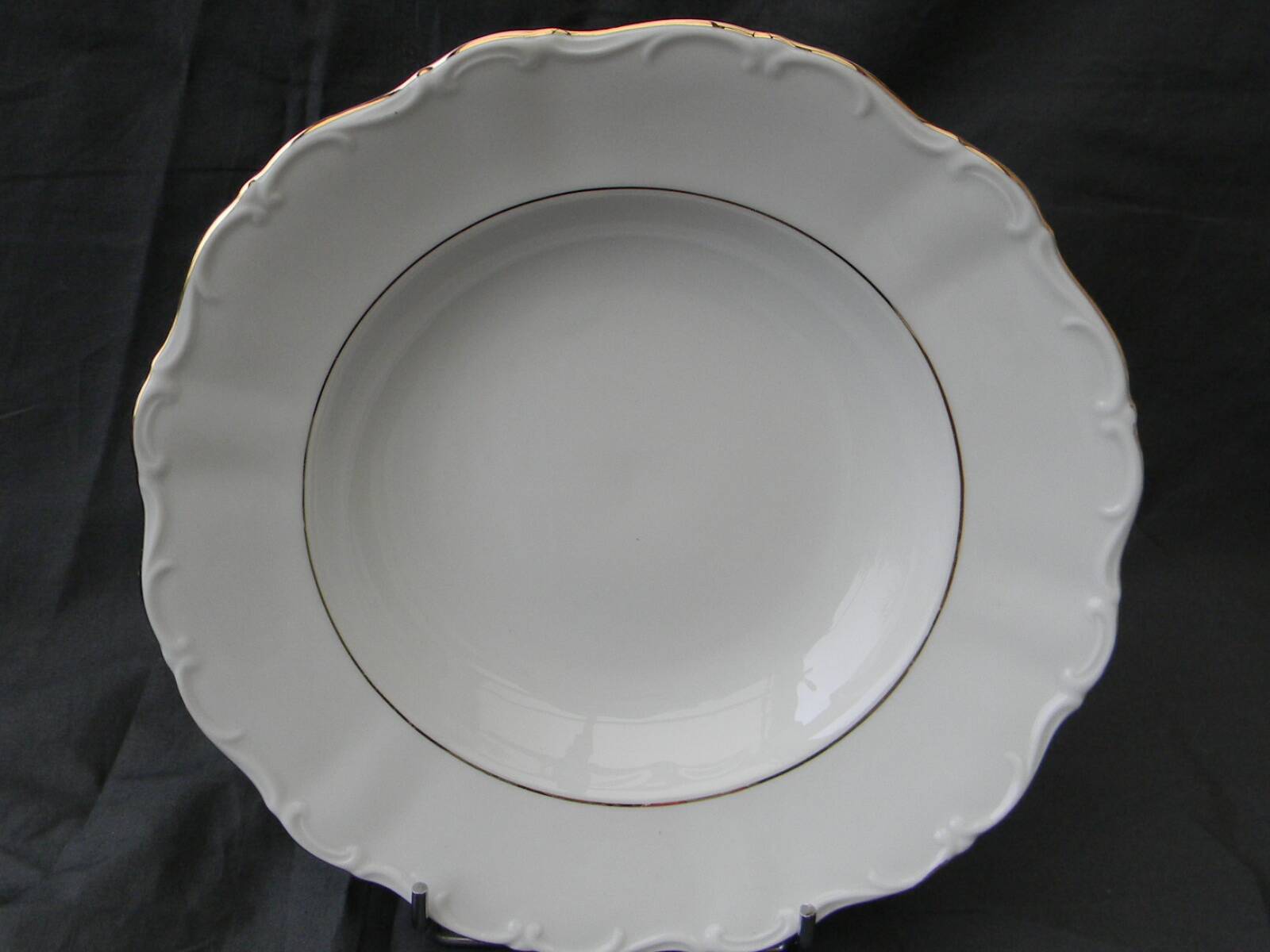 Set of 6 deep porcelain plates. Germany BAVARIA. Gold rim.