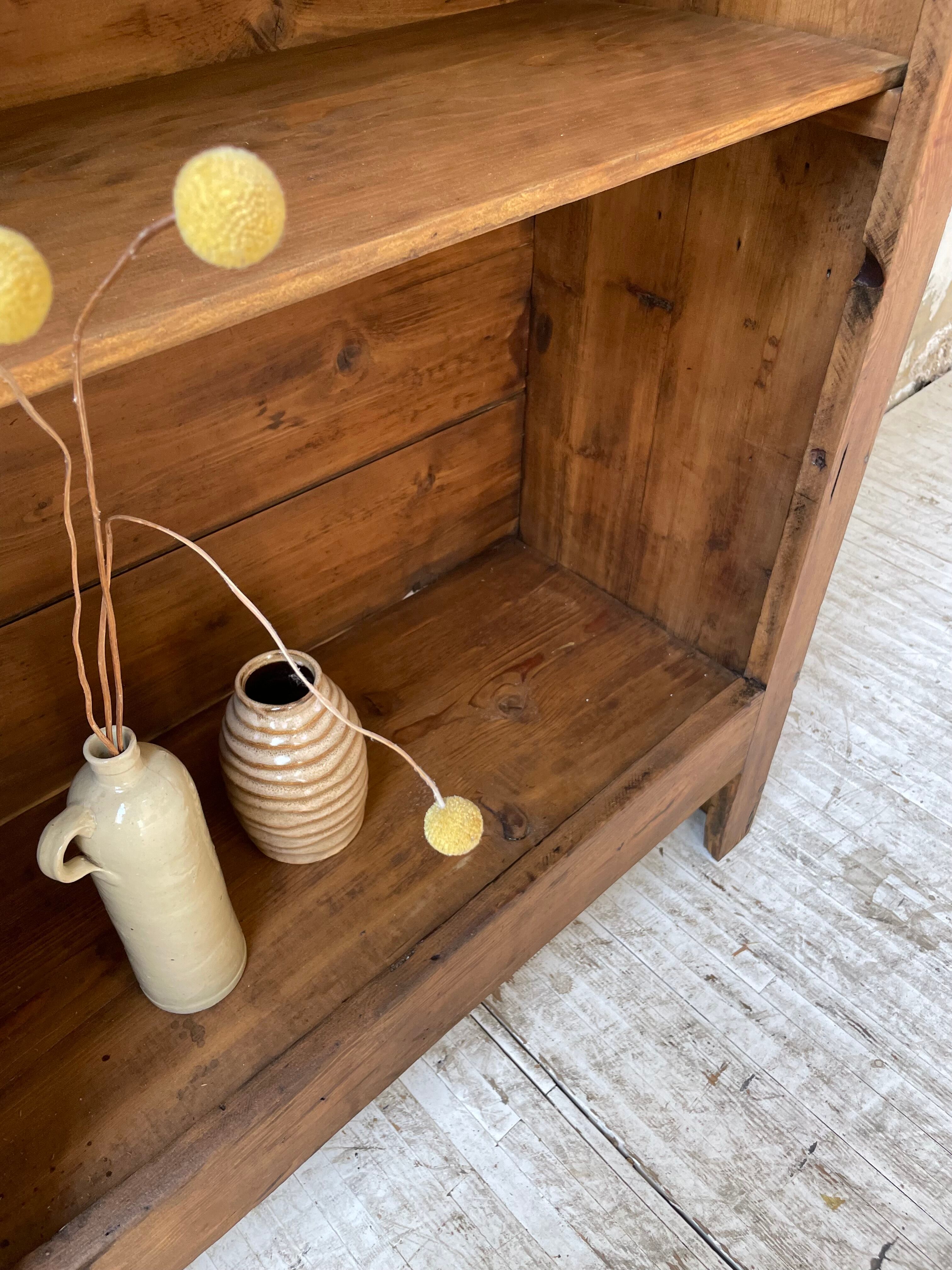 Library bonnetière pine